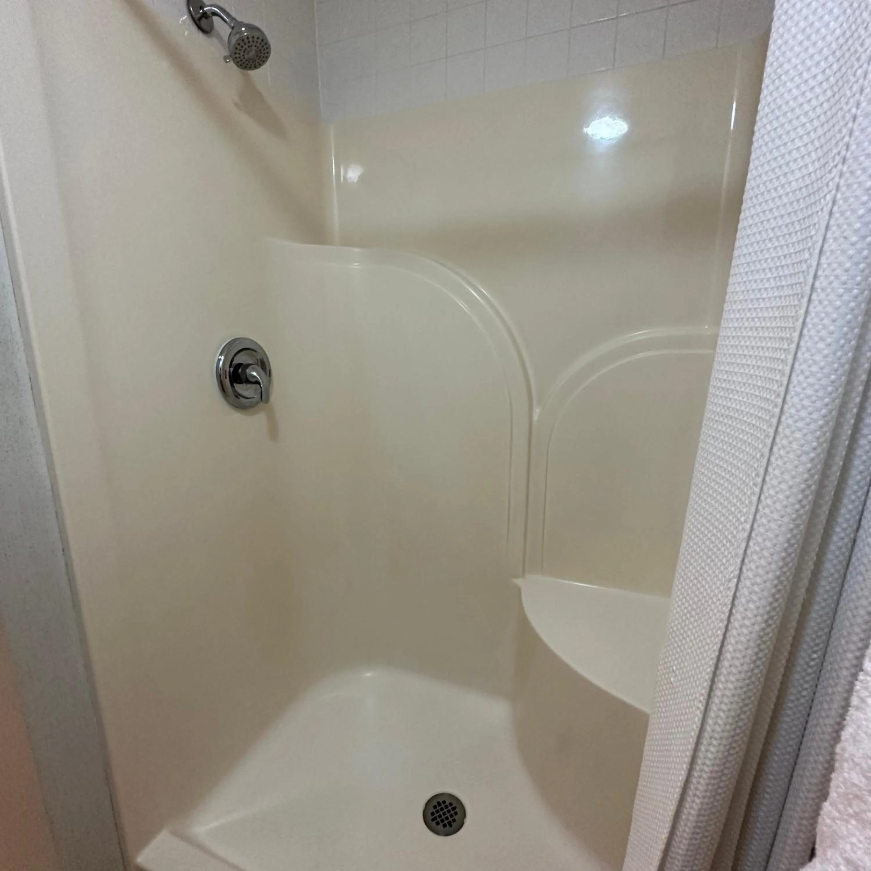 Shower in Timberland Inn & Suites