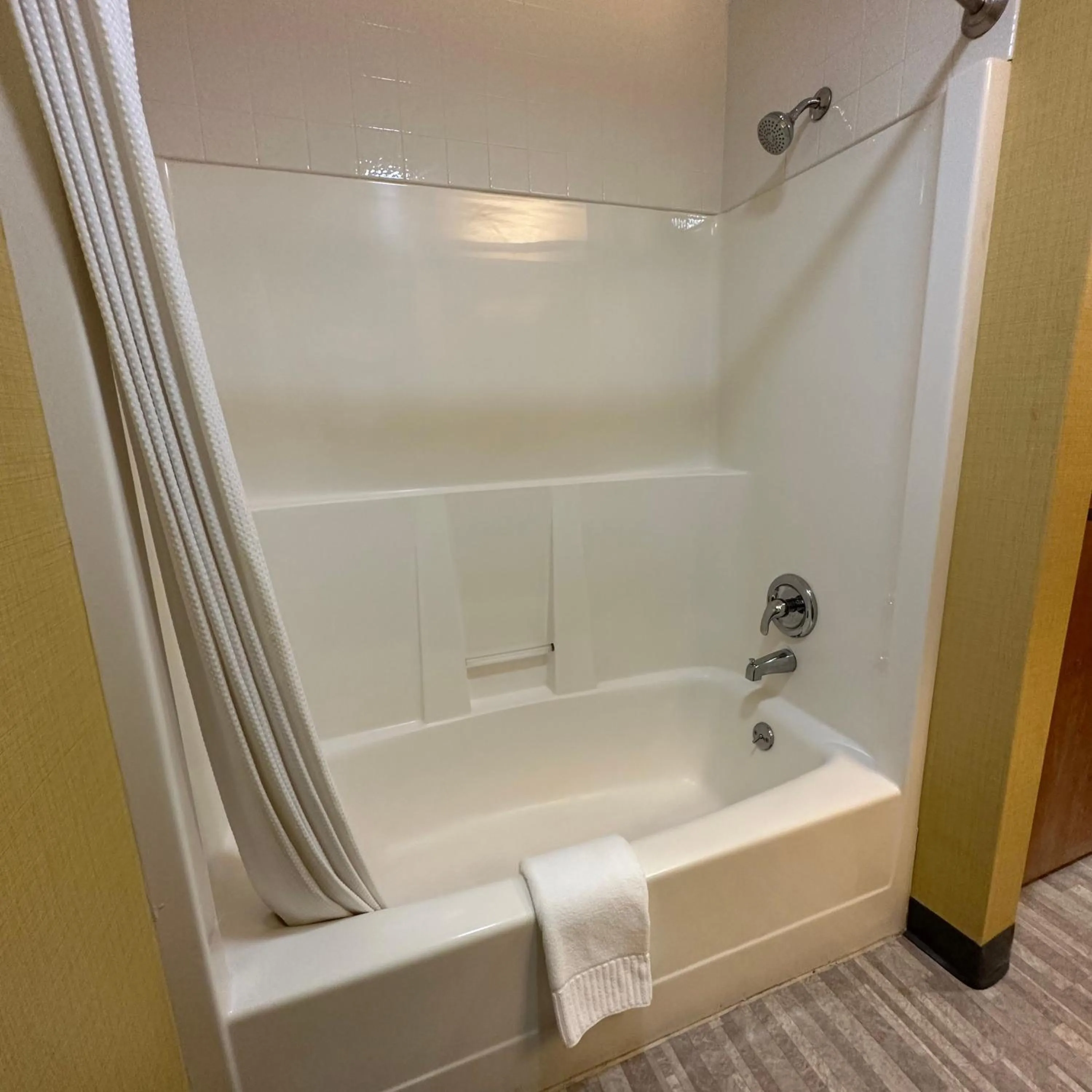 Shower in Timberland Inn & Suites