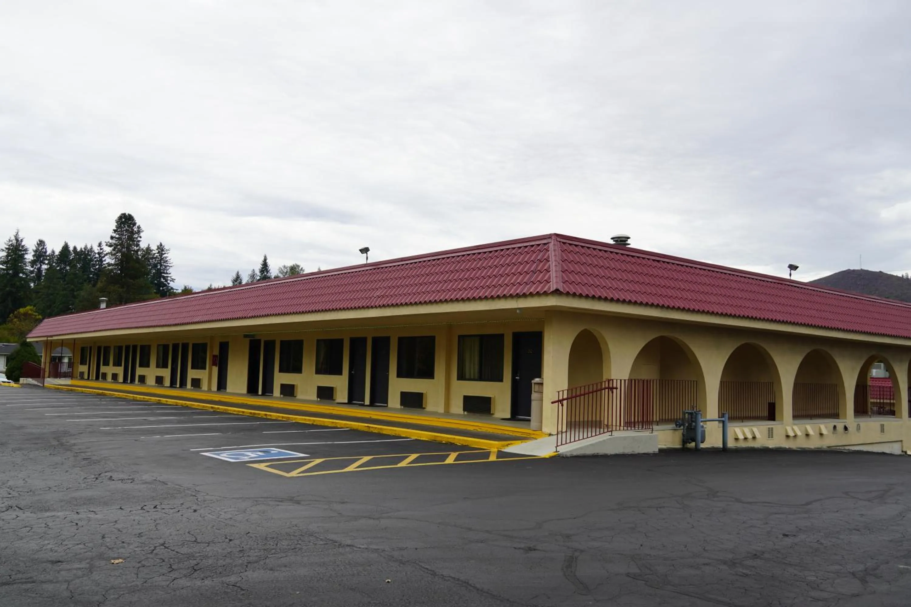 Property building in Timberland Inn & Suites