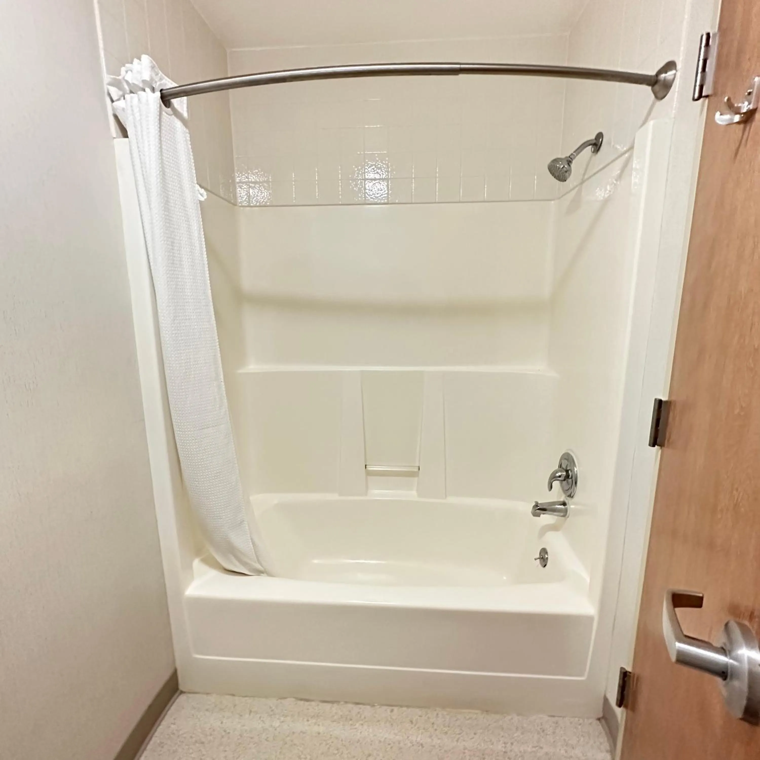 Shower in Timberland Inn & Suites