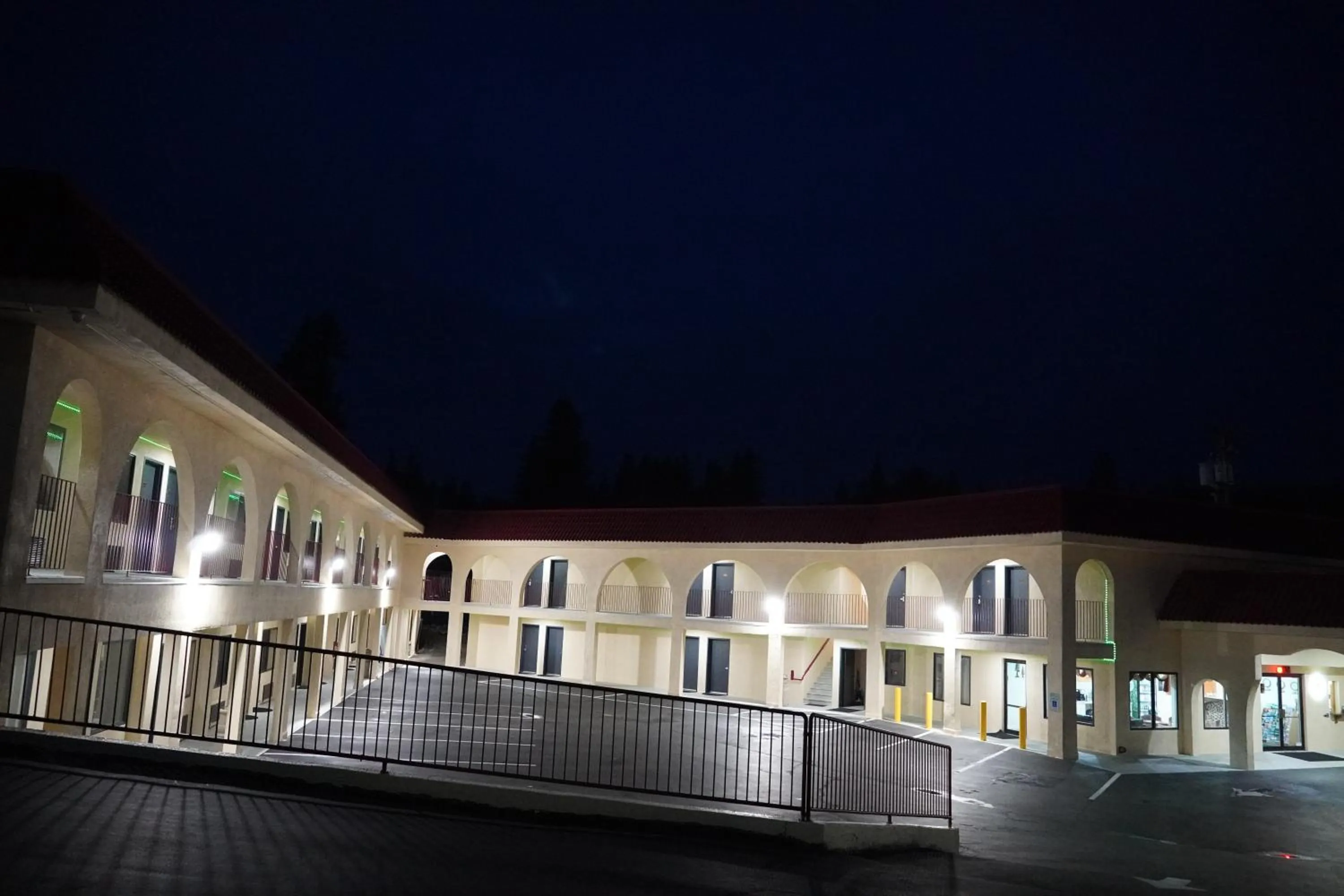 Property building in Timberland Inn & Suites