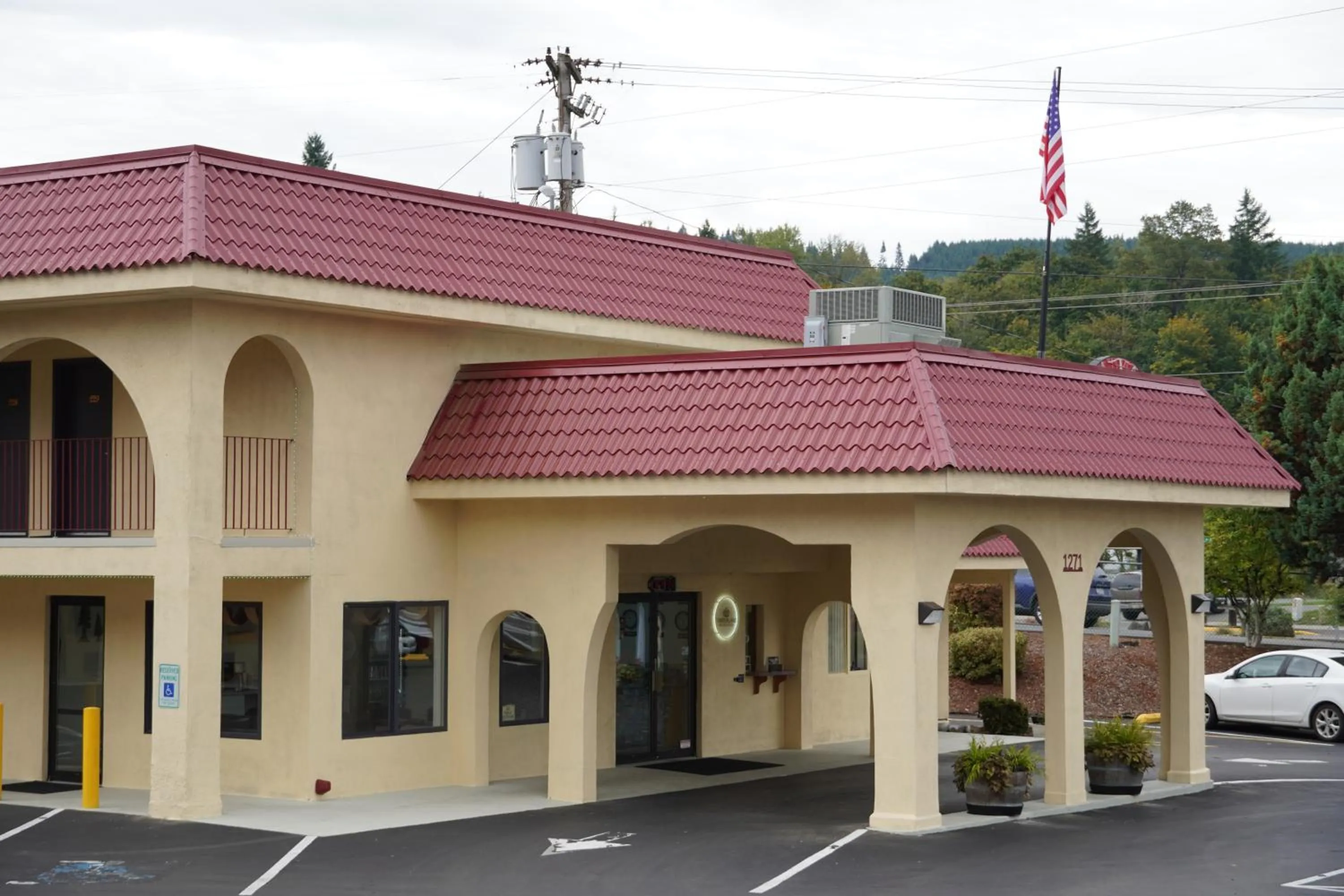 Property building in Timberland Inn & Suites