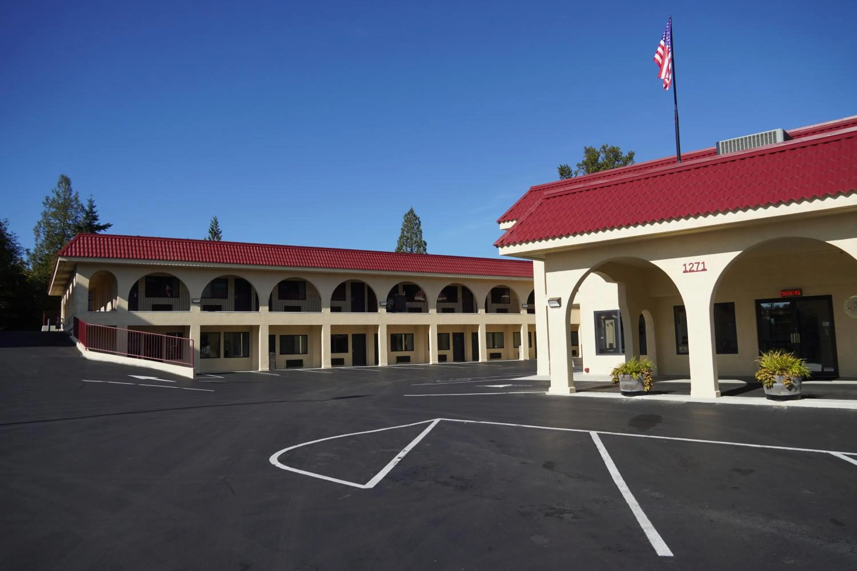 Property building in Timberland Inn & Suites