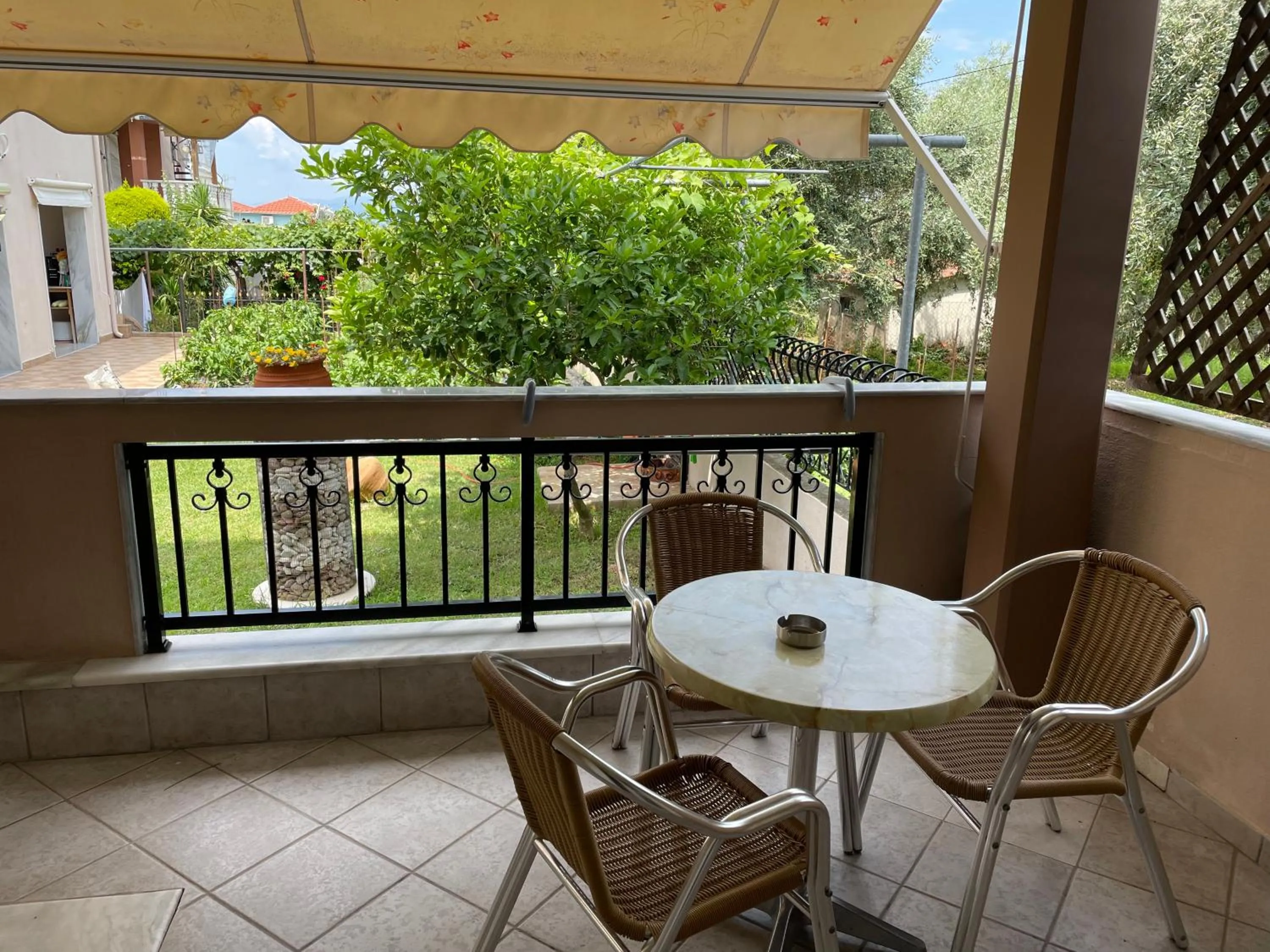 Garden view in Villa Mary 1 & fresh!