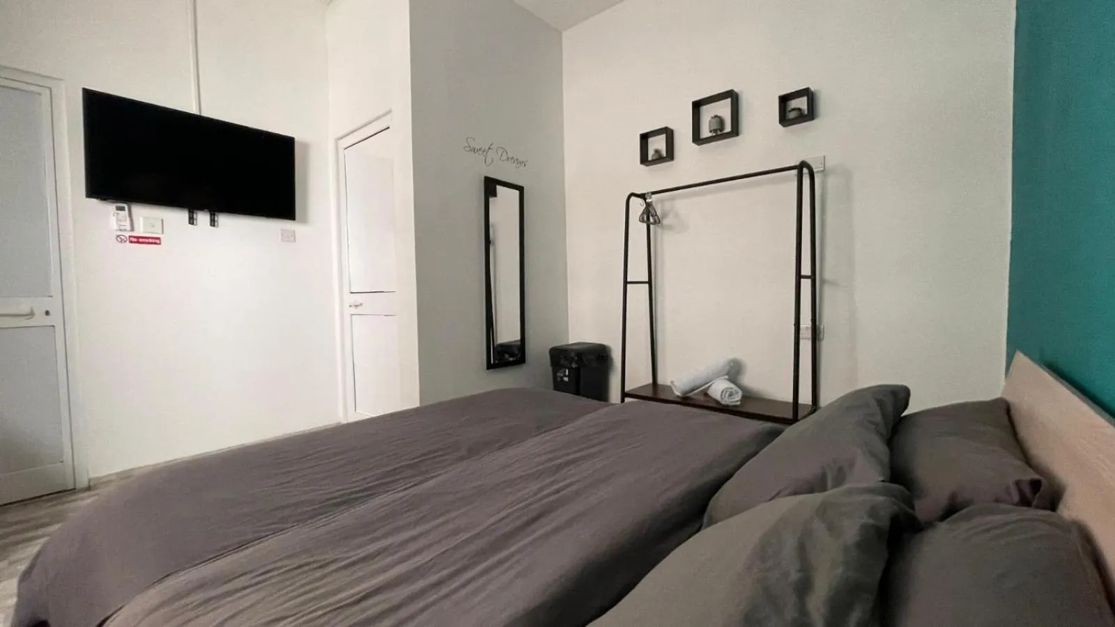 Bedroom, Bed in Bookarest Hostel Malta