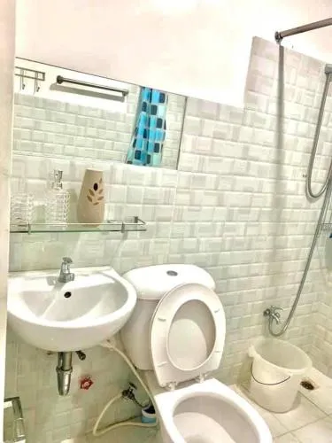 Cozy Central - Near arca south signal taguig