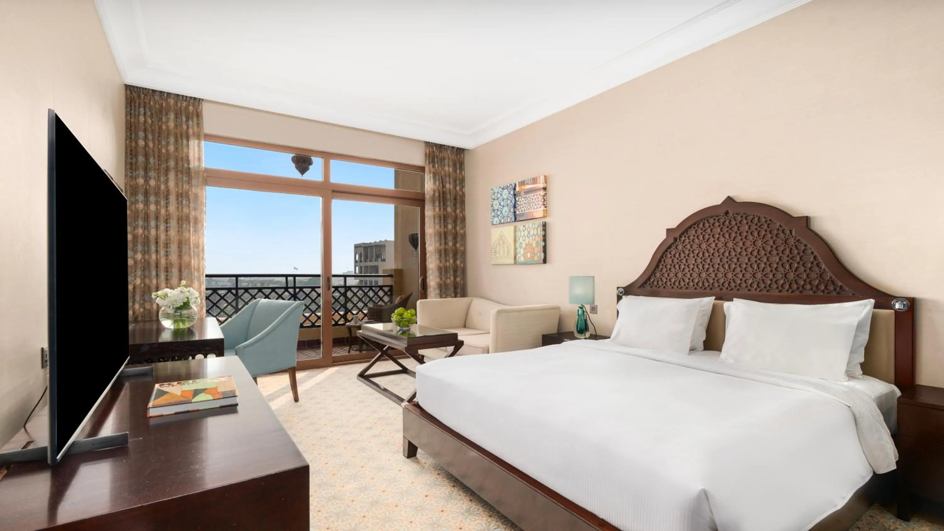 Bedroom, Bed in Hilton Ras Al Khaimah Beach Resort