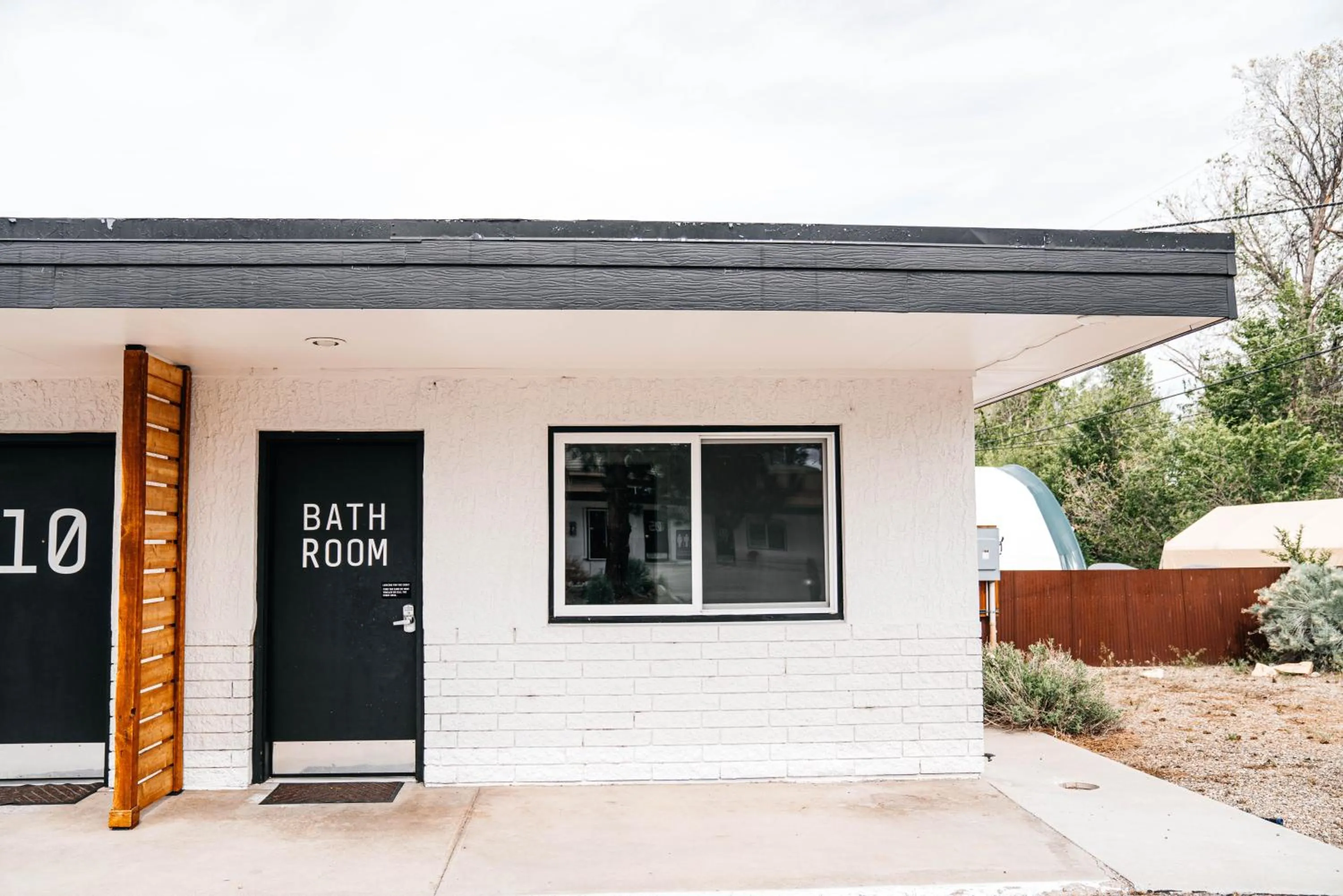 Bathroom in Amigo Motor Lodge