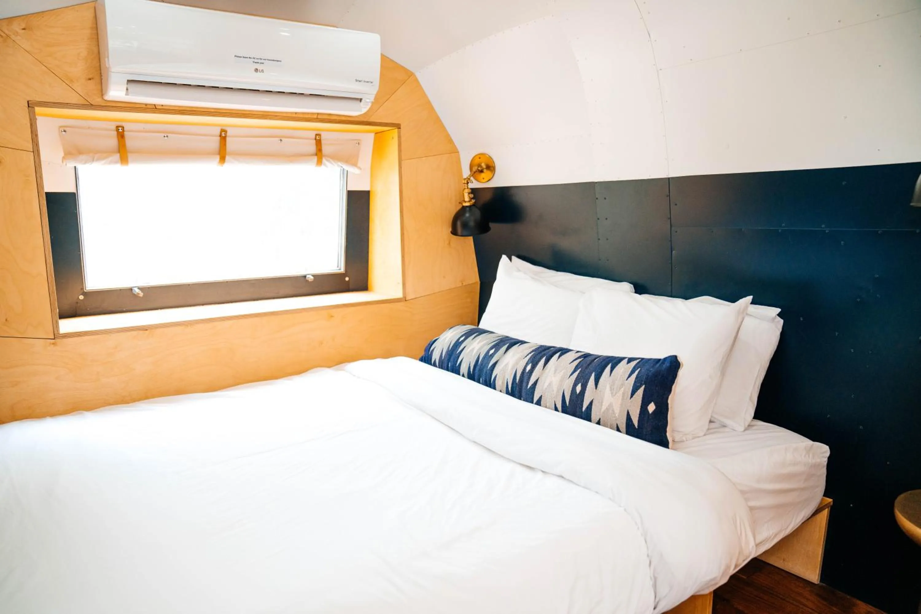 Bed in Amigo Motor Lodge