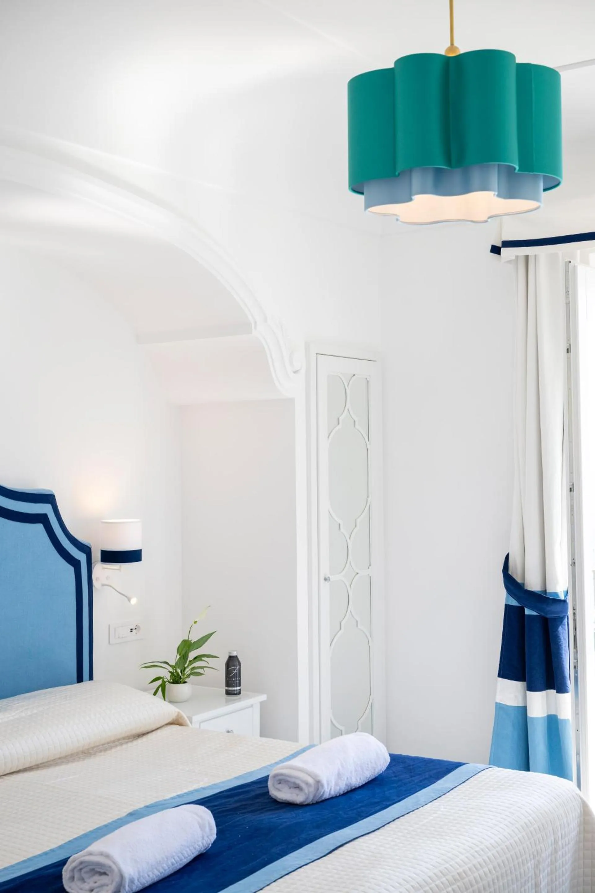 Bed in Albergo California