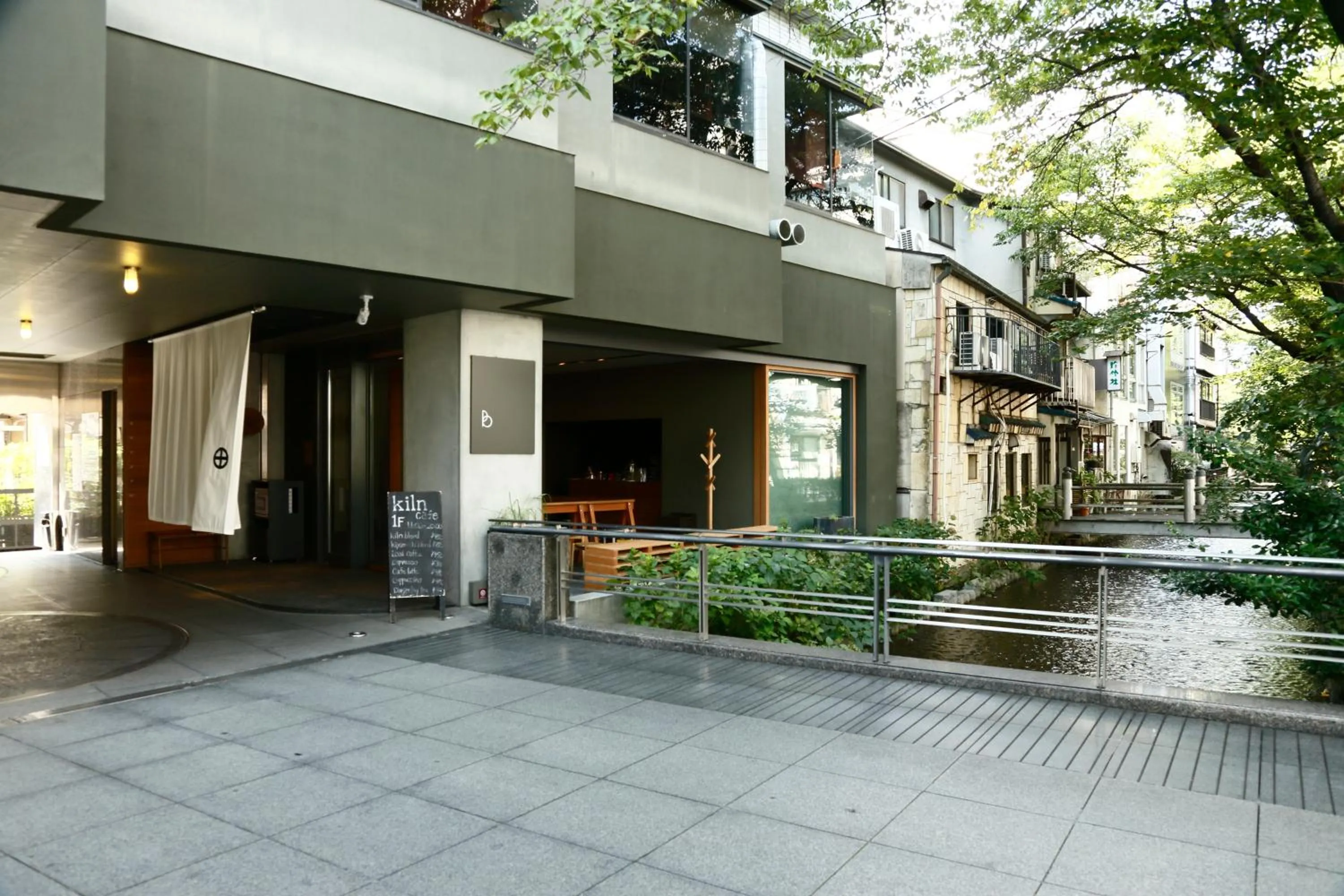 Facade/entrance in Bijuu