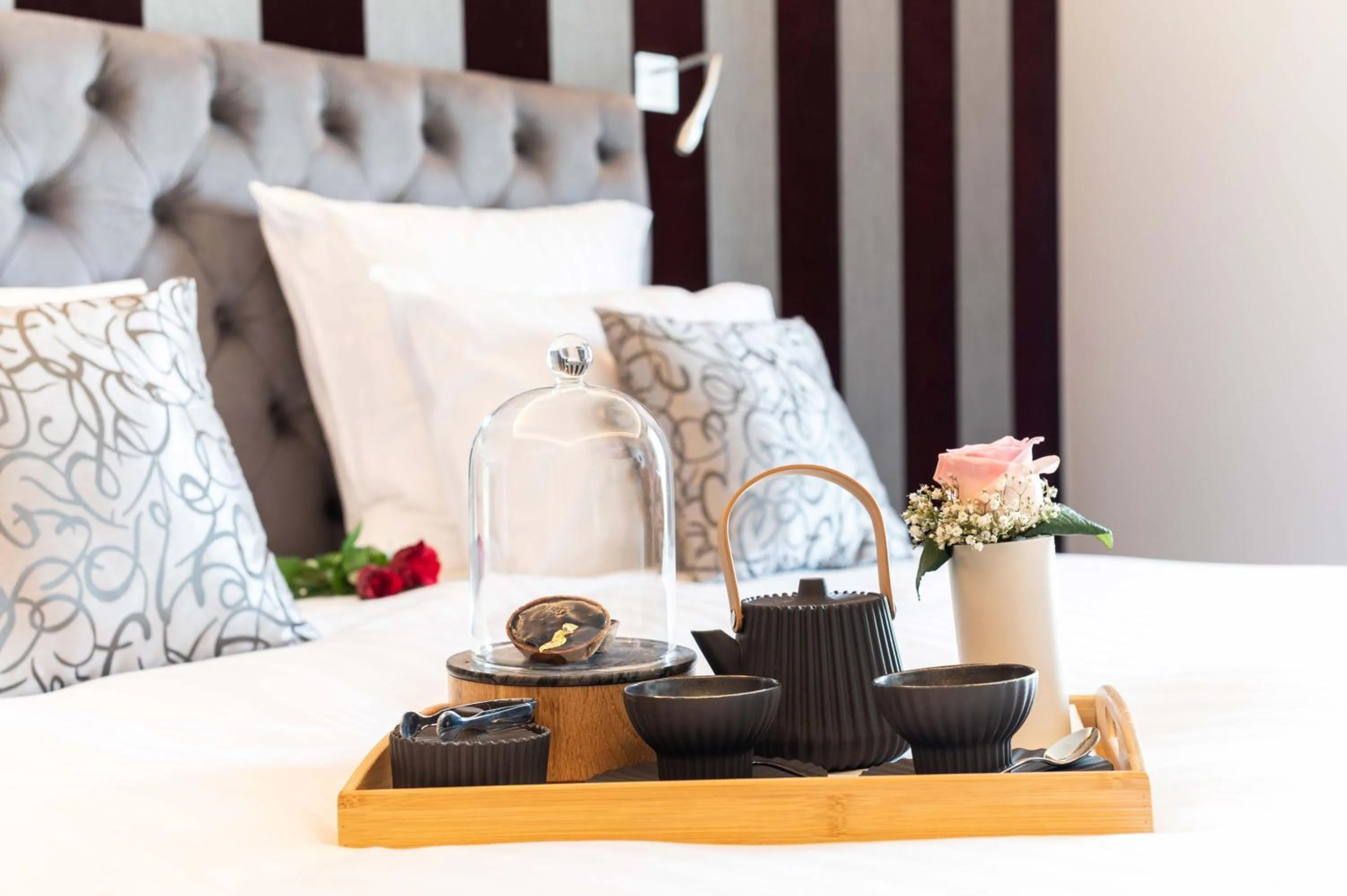 Breakfast, Bed in Hotel Dali Val d'Europe, Tapestry Collection by Hilton