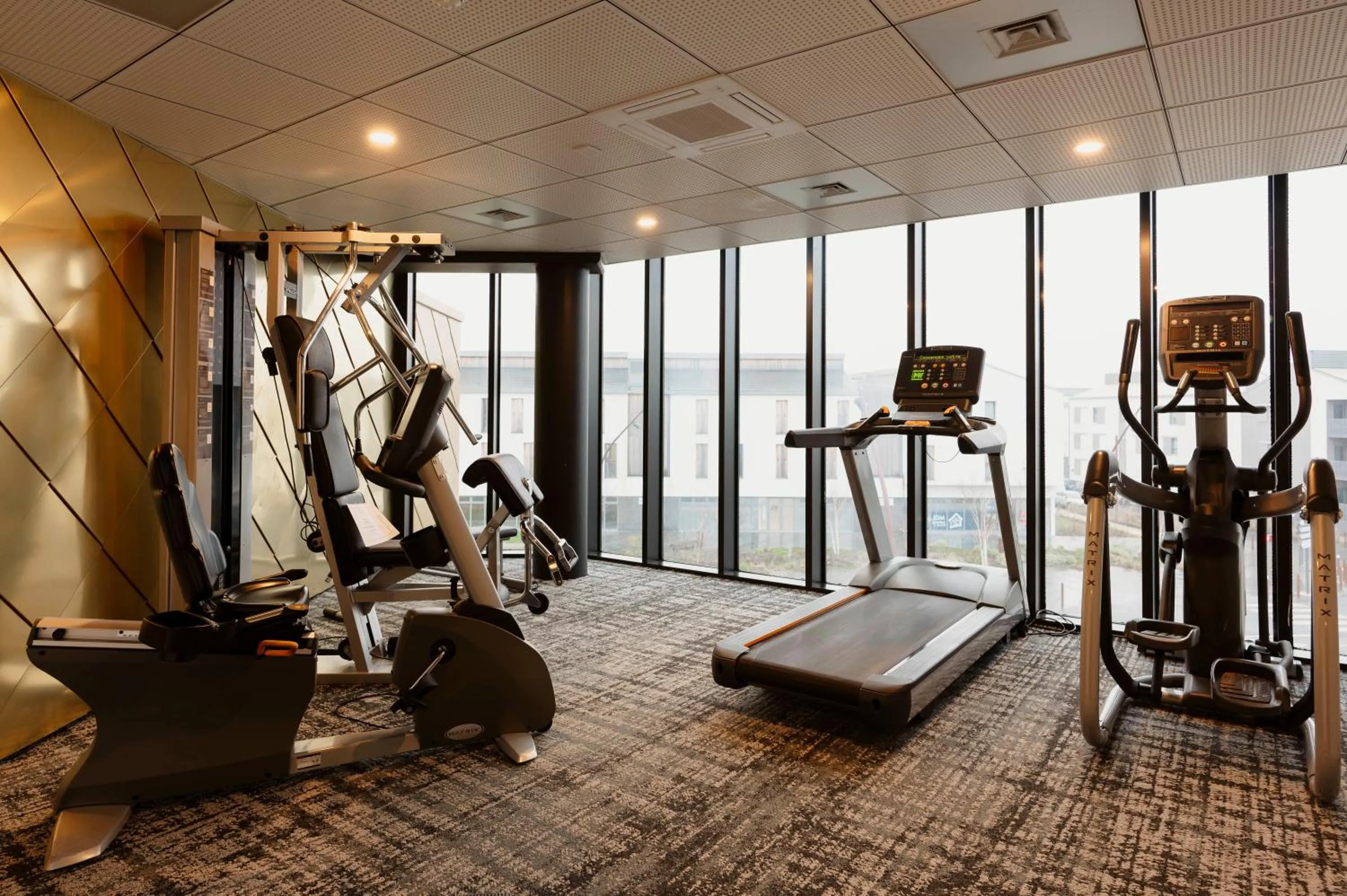 Fitness centre/facilities in Hotel Dali Val d'Europe, Tapestry Collection by Hilton