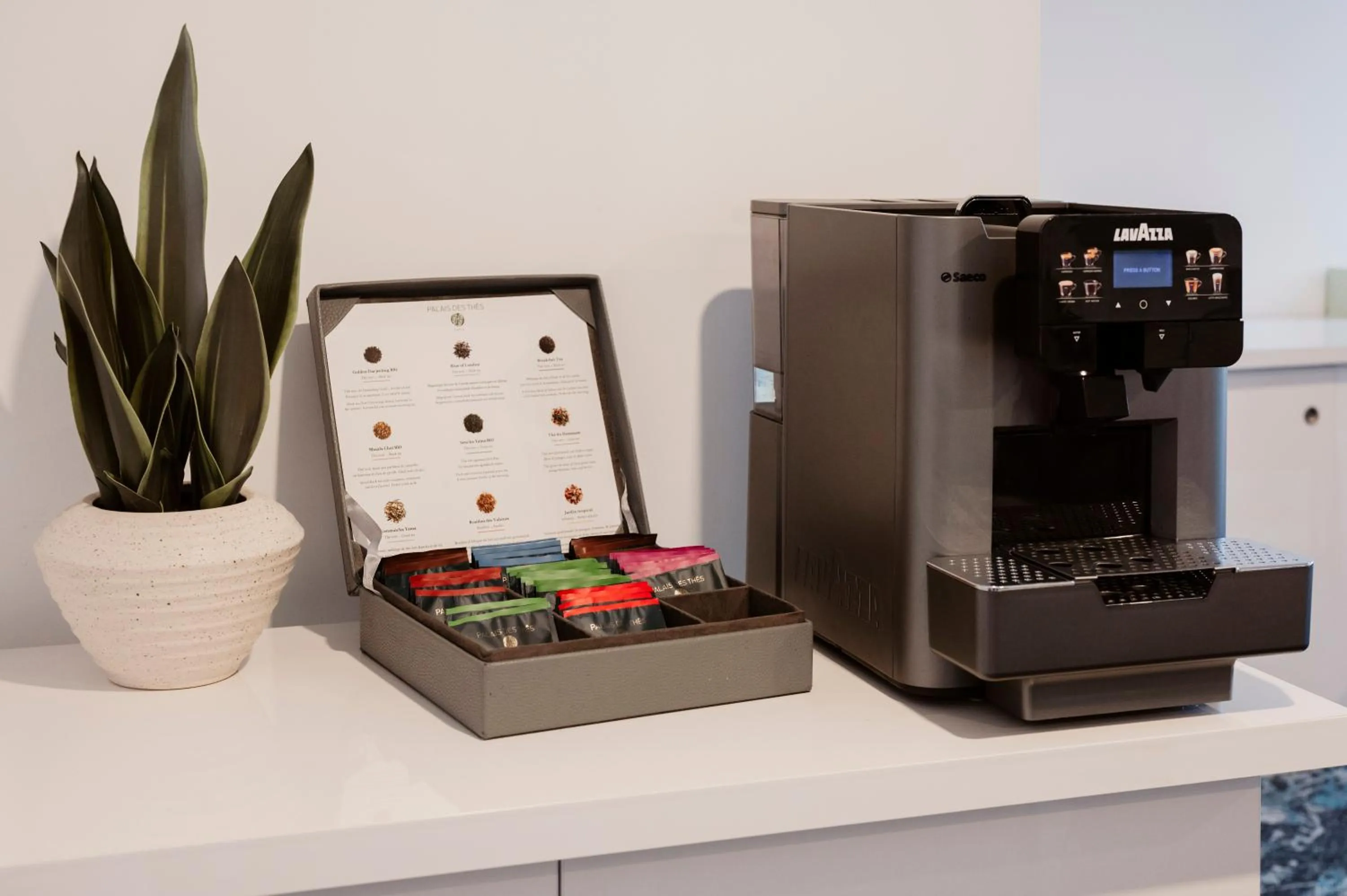 Meeting/conference room in Hotel Dali Val d'Europe, Tapestry Collection by Hilton