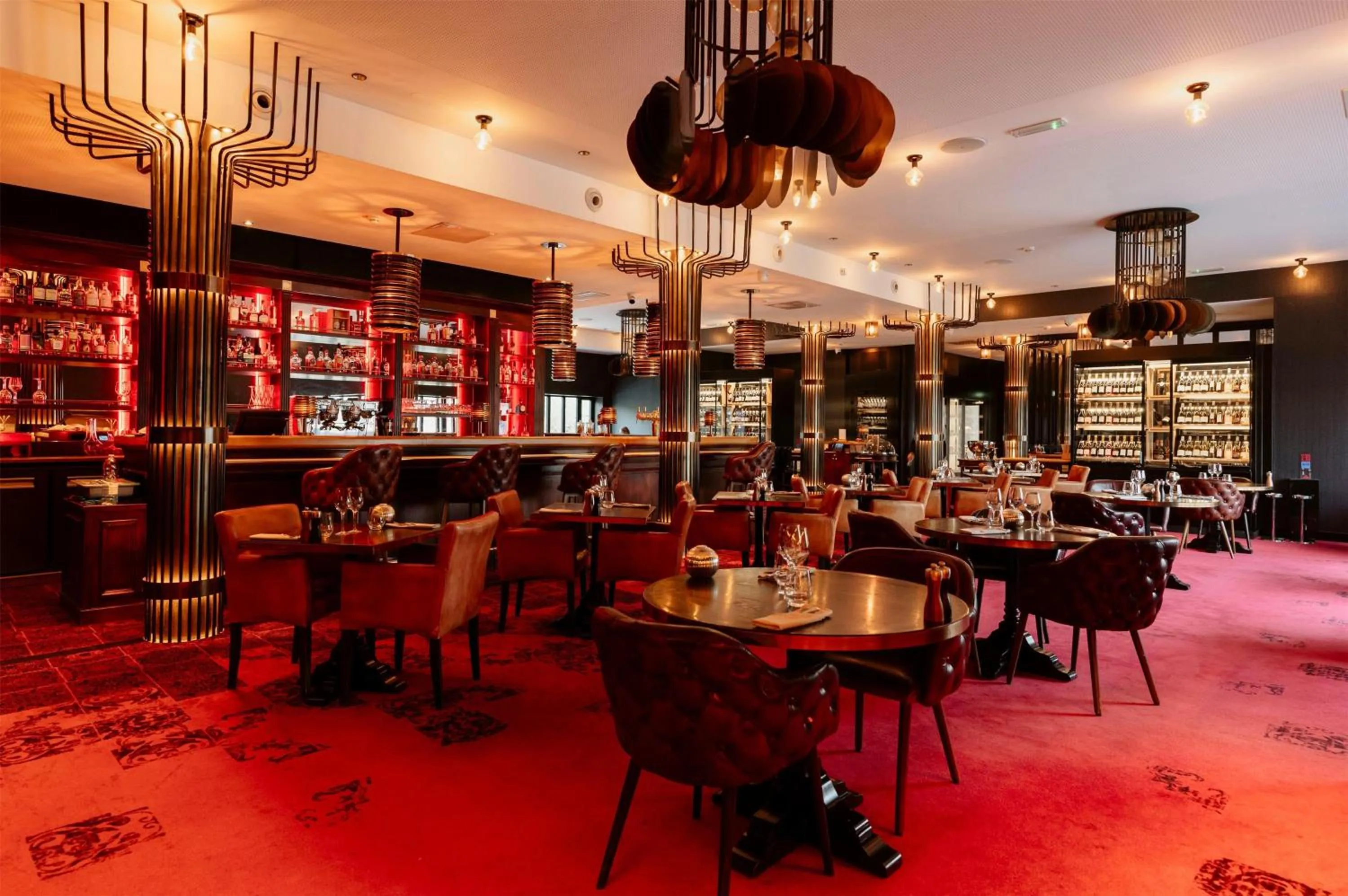 Restaurant/places to eat in Hotel Dali Val d'Europe, Tapestry Collection by Hilton