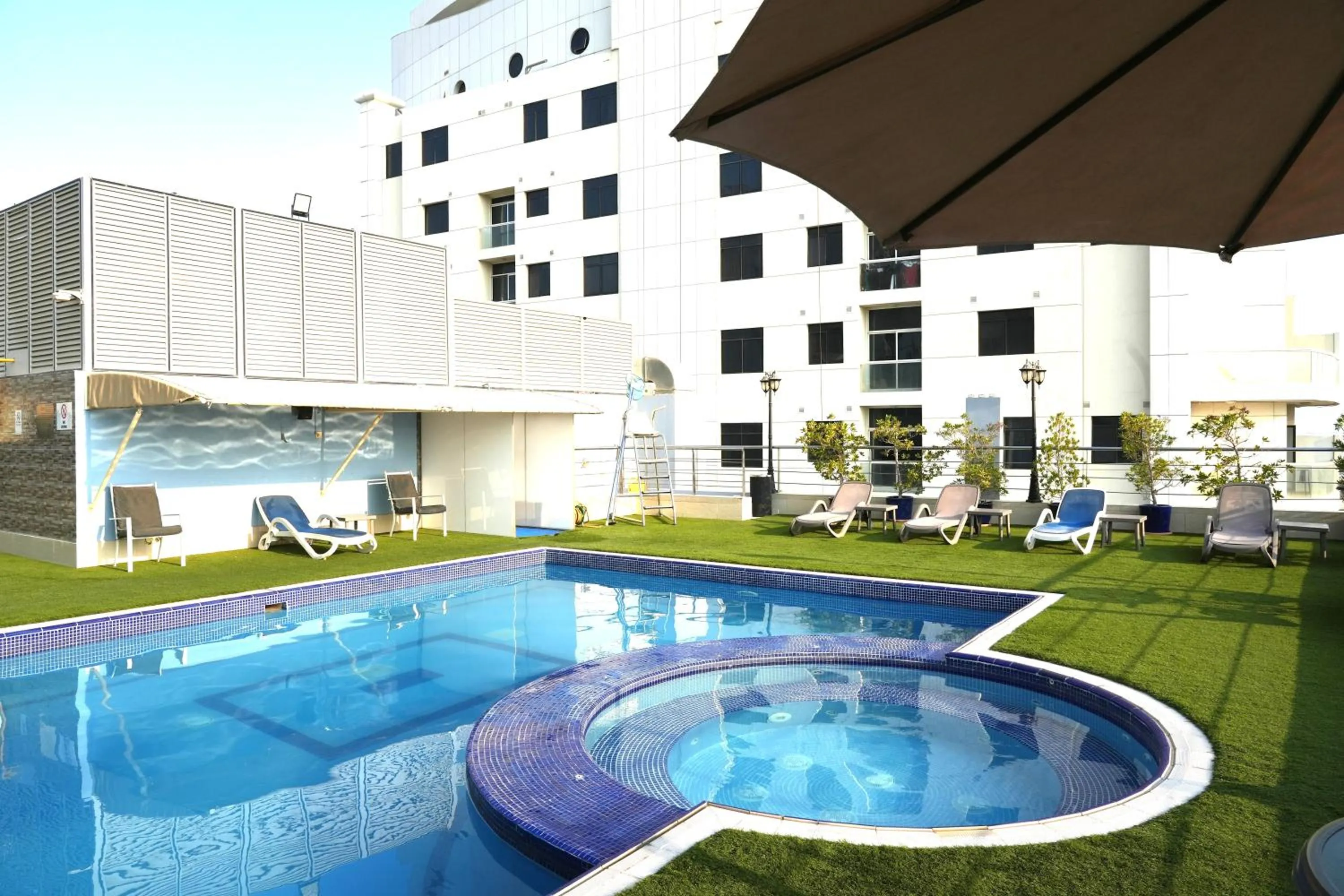 Swimming pool in Grandeur Hotel Al Barsha