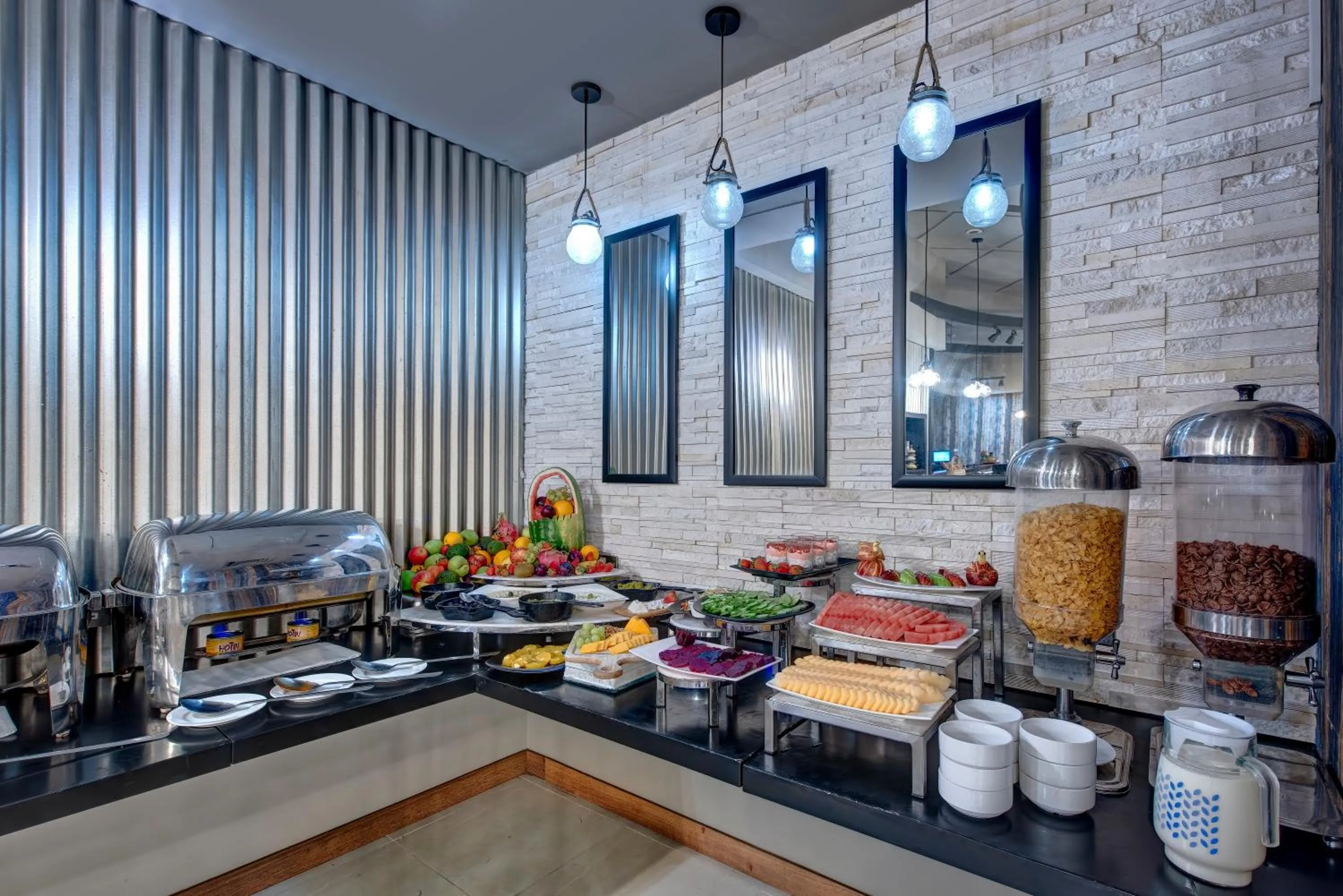 Restaurant/places to eat in Grandeur Hotel Al Barsha