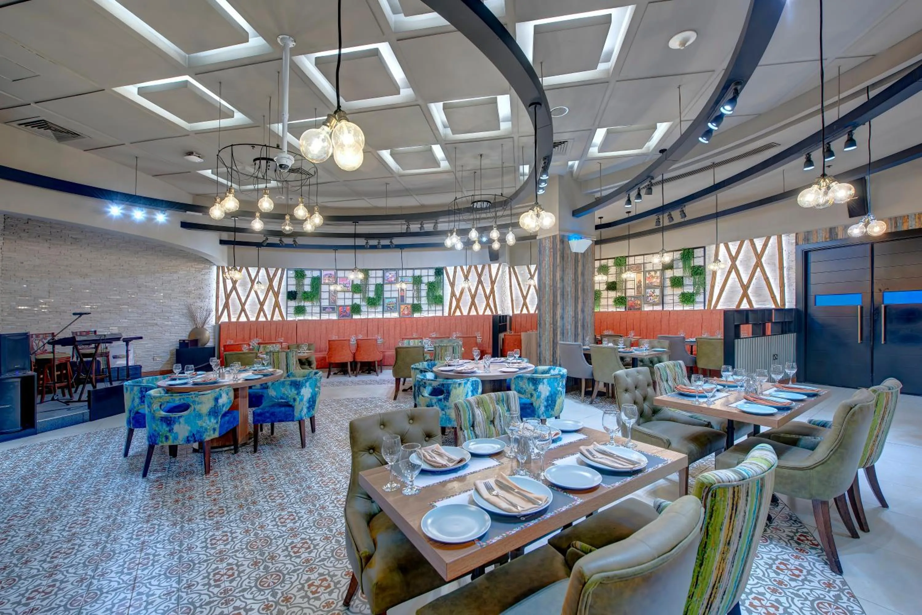 Restaurant/places to eat in Grandeur Hotel Al Barsha