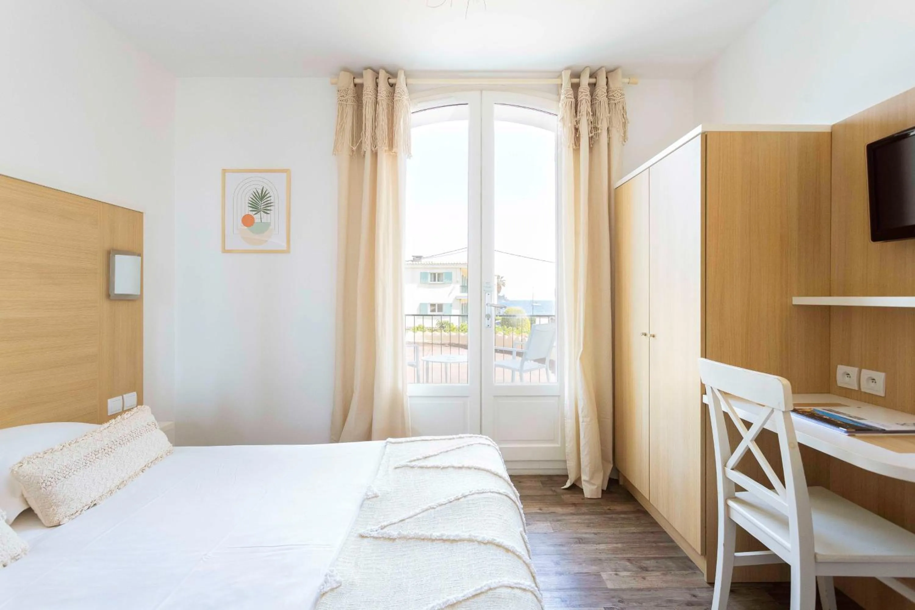 Bedroom, Bed in Le Relais d'Agay