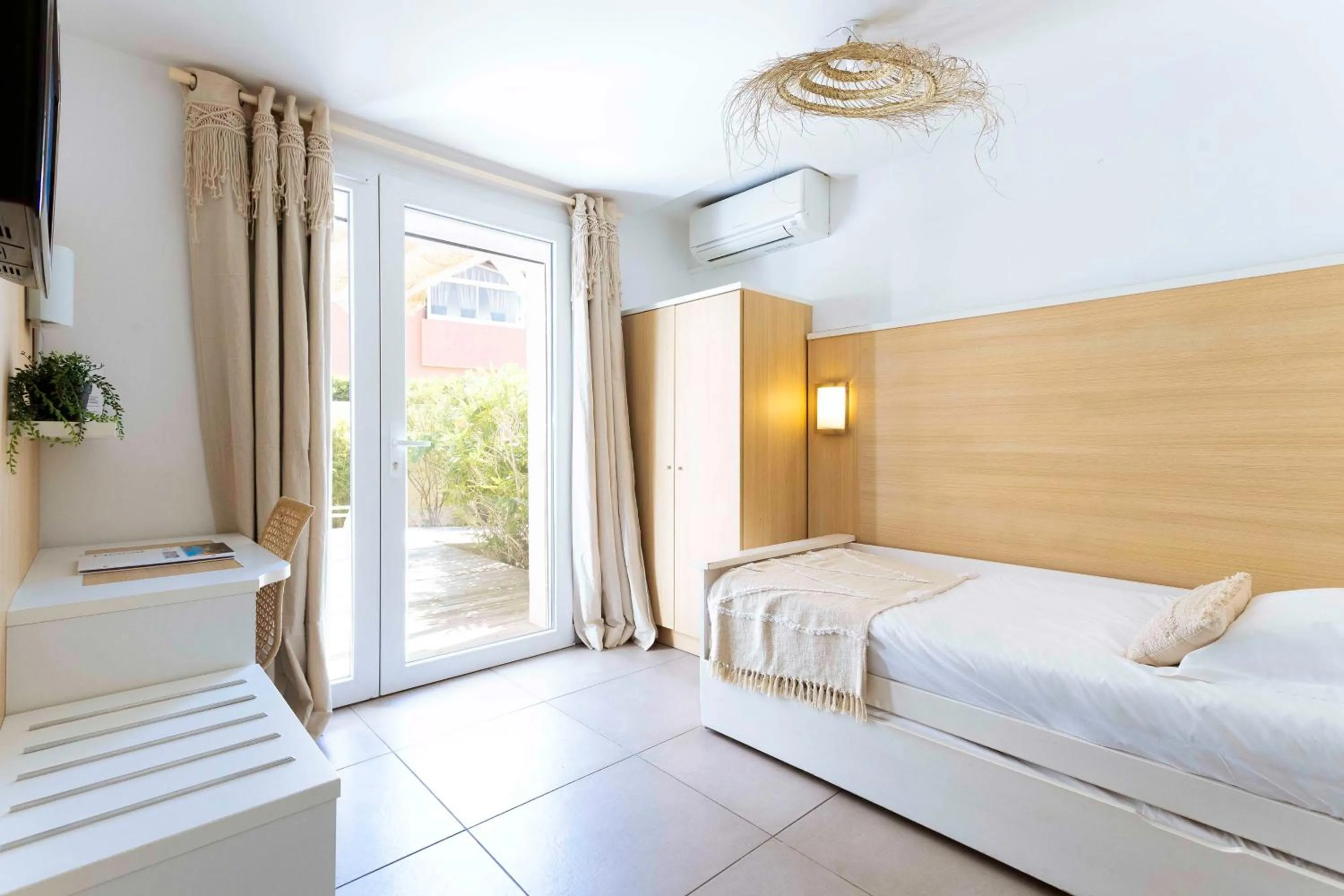 Bedroom, Bed in Le Relais d'Agay