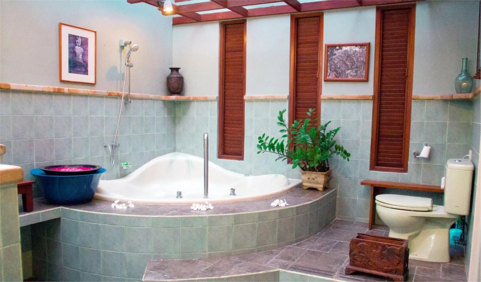 Hot Tub in Villa Naga Maya