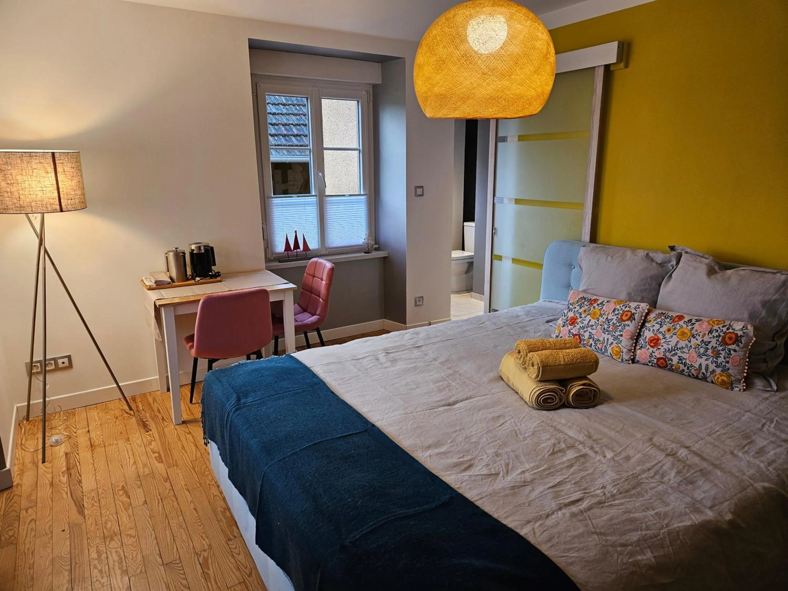 Bedroom, Bed in La Maison Forestière