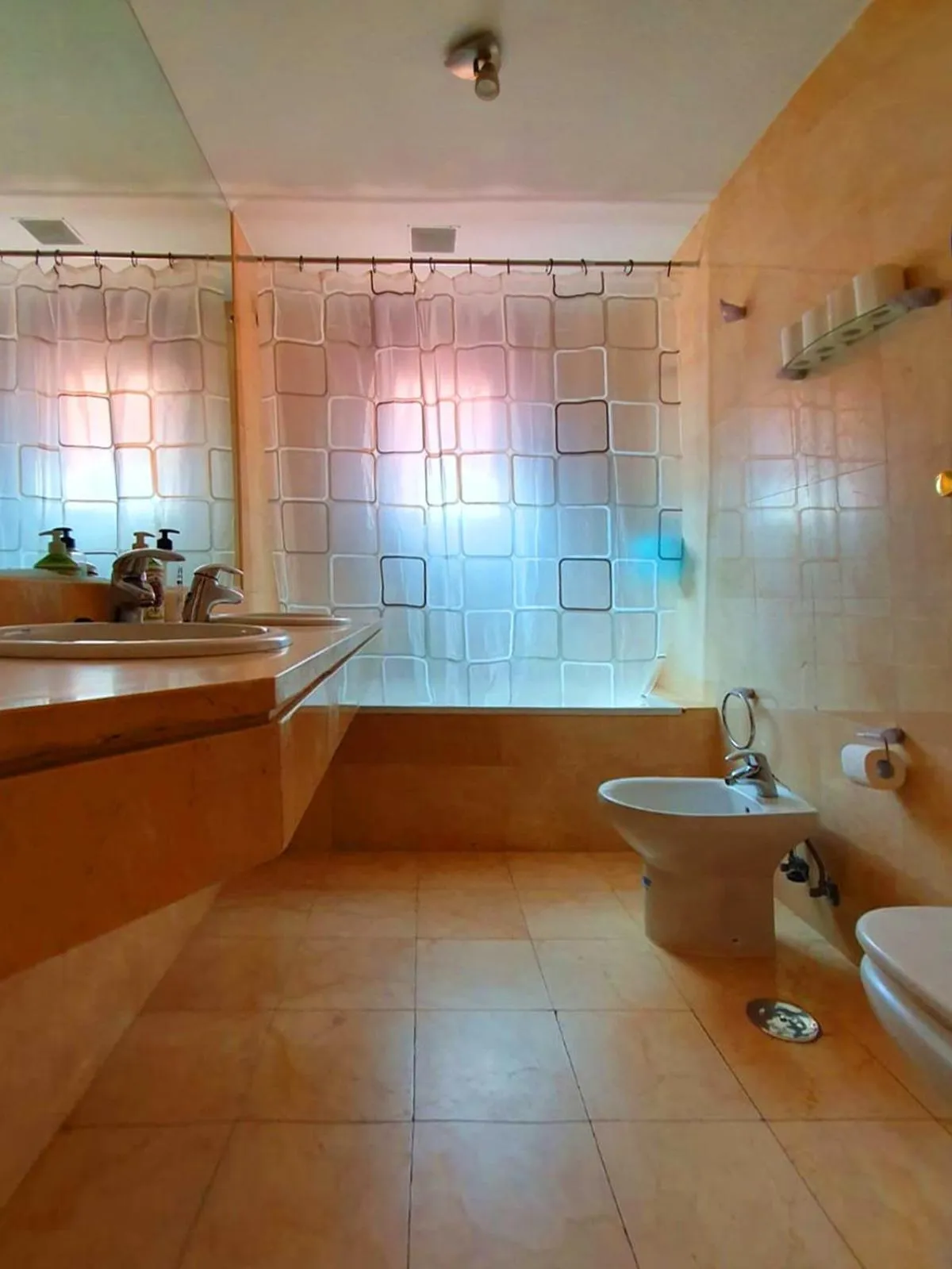 Shower in FUENCARRAL BARCELO Apartaments PARKING TPH