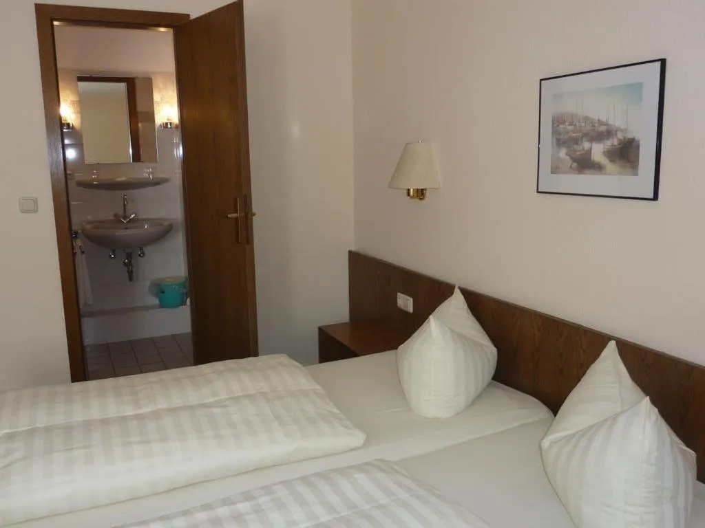 Bed in Hotel Grüner Jäger