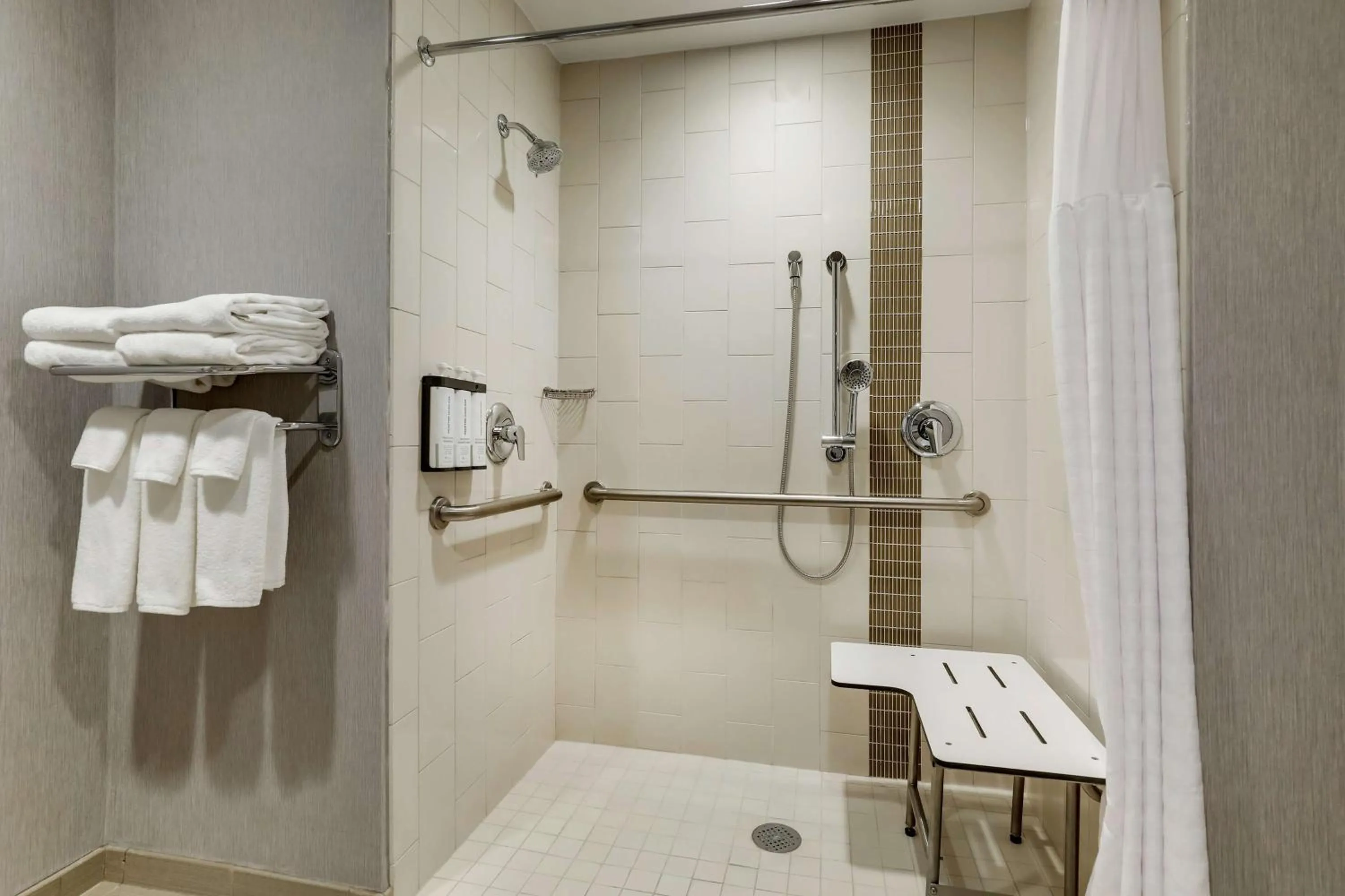 Bathroom in Hyatt Place St. Louis/Chesterfield