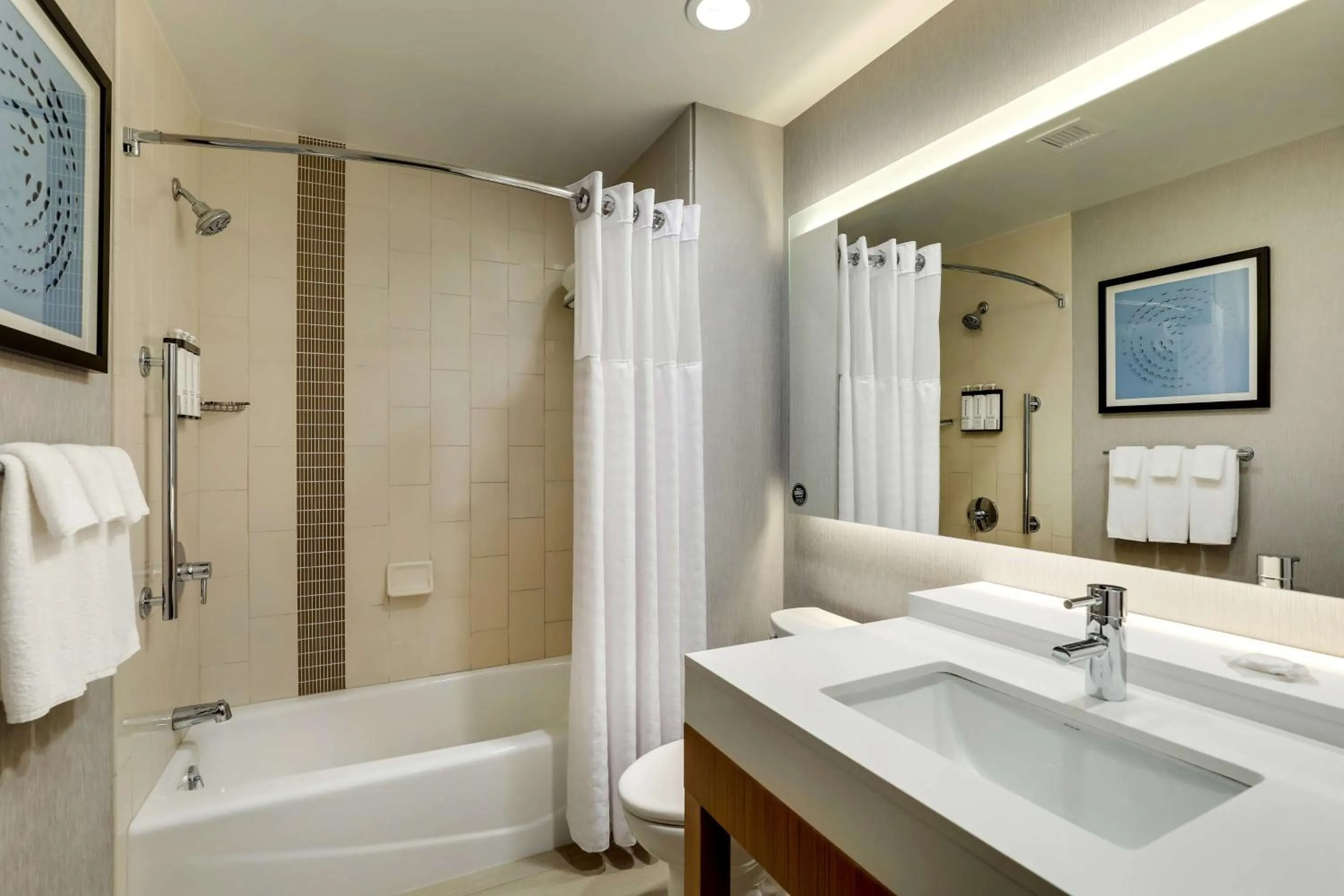 Bathroom in Hyatt Place St. Louis/Chesterfield