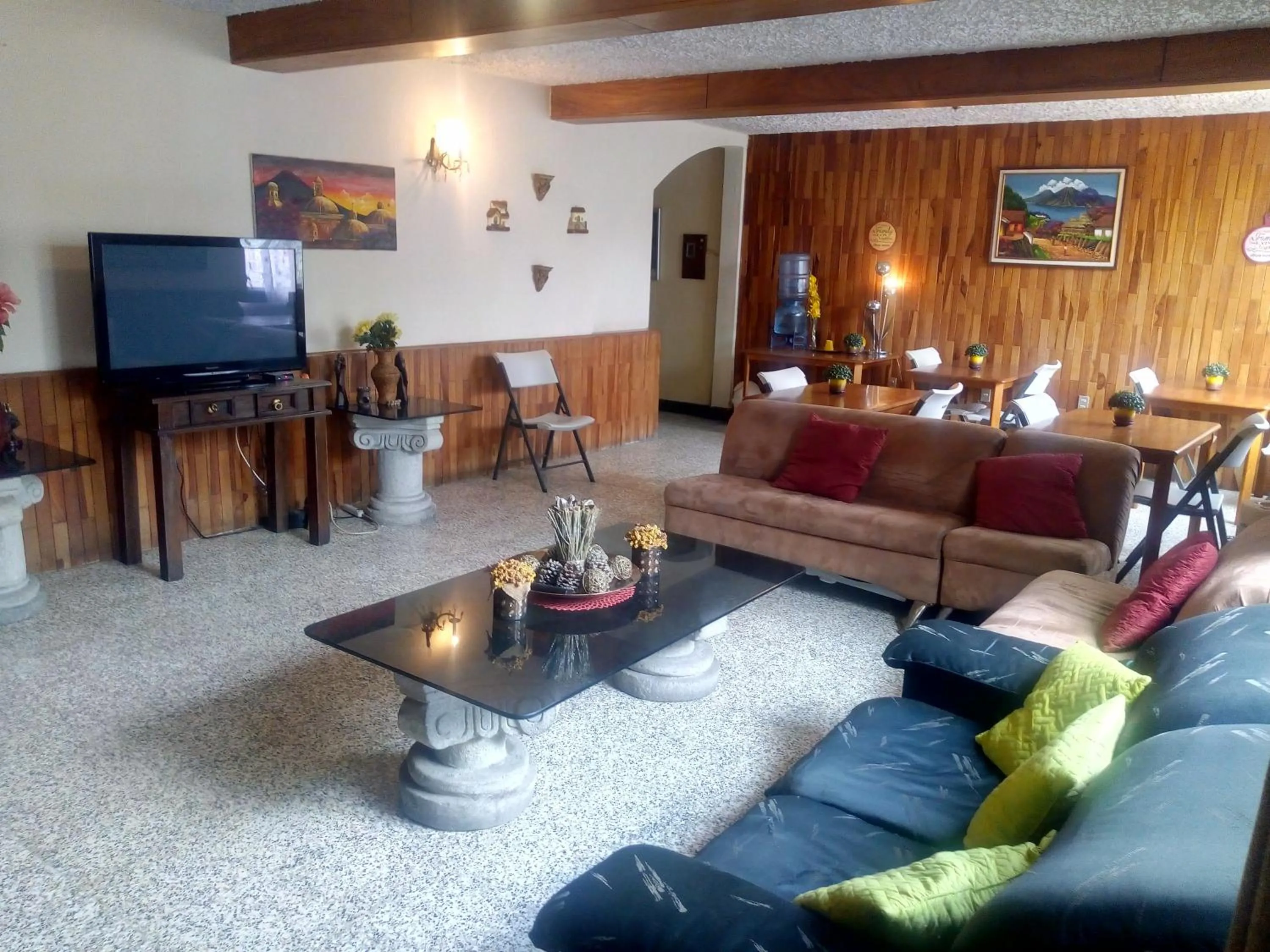 Communal lounge/ TV room in Hostal Los Volcanes