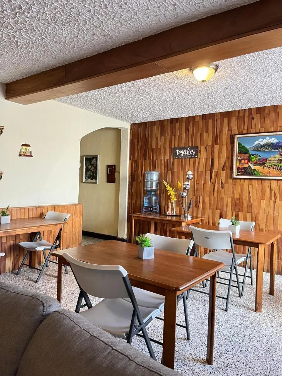 Seating area in Hostal Los Volcanes