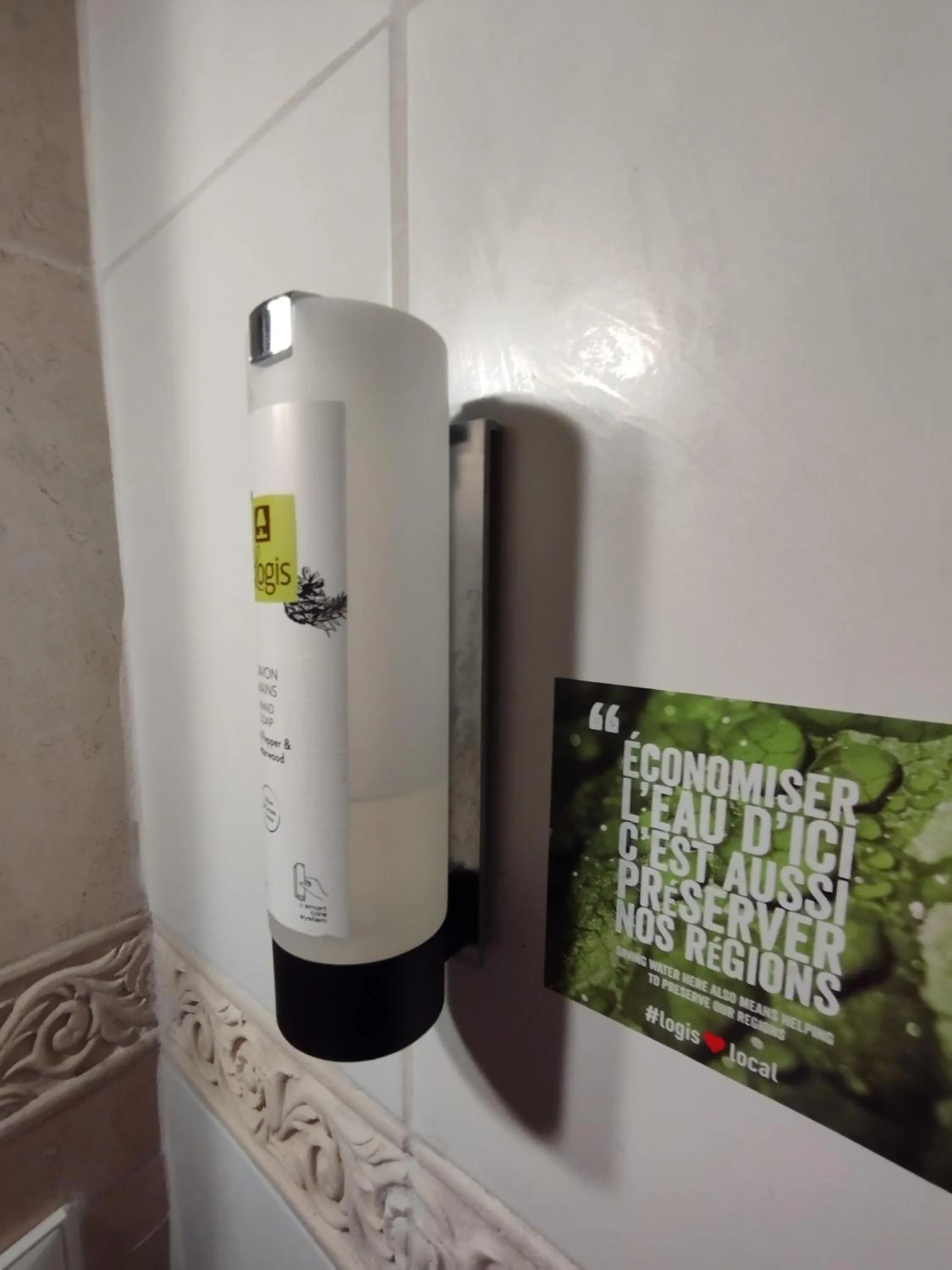 Bathroom in Logis Hotel Restaurant L'Esquielle