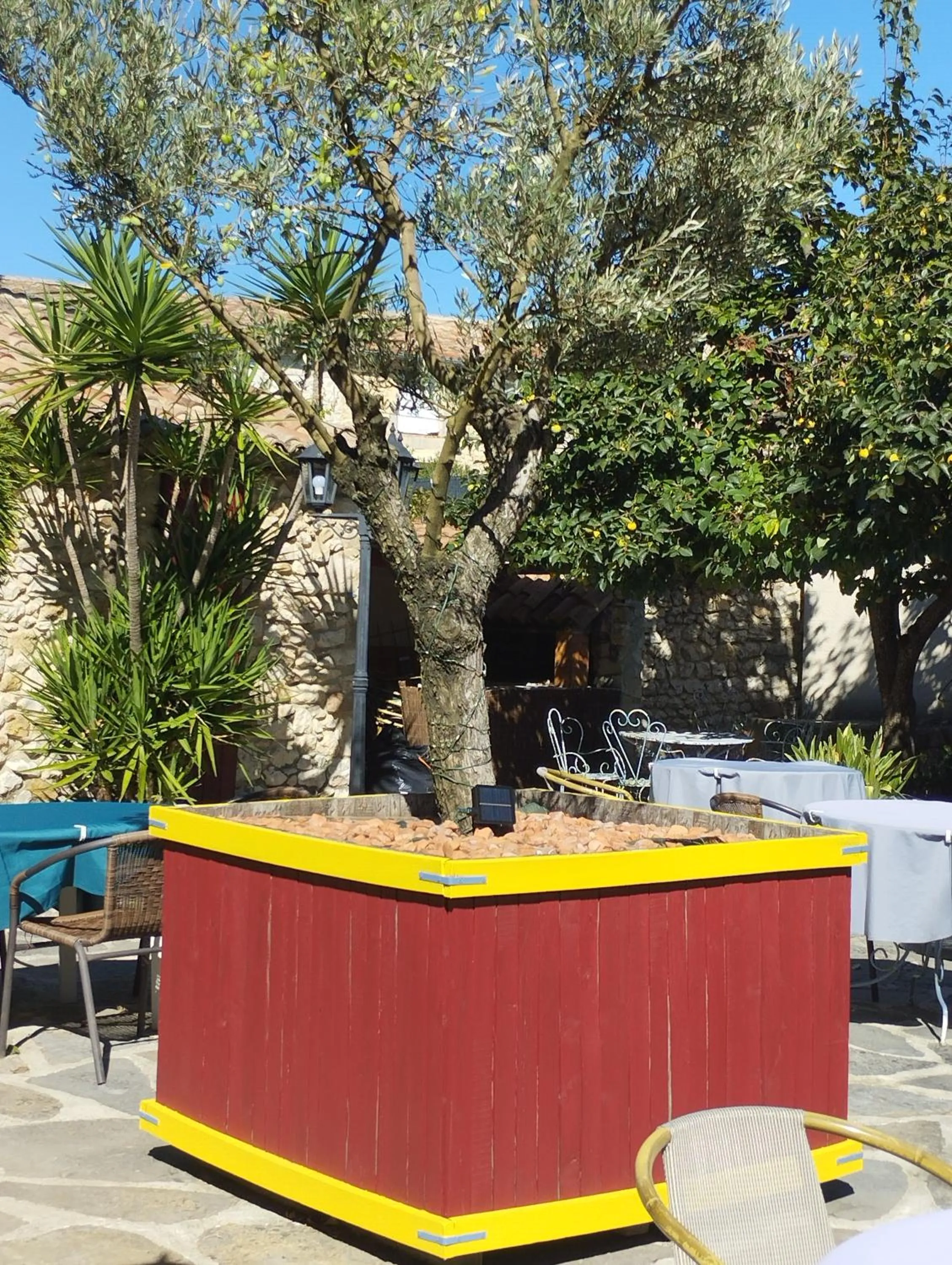 Garden in Logis Hotel Restaurant L'Esquielle