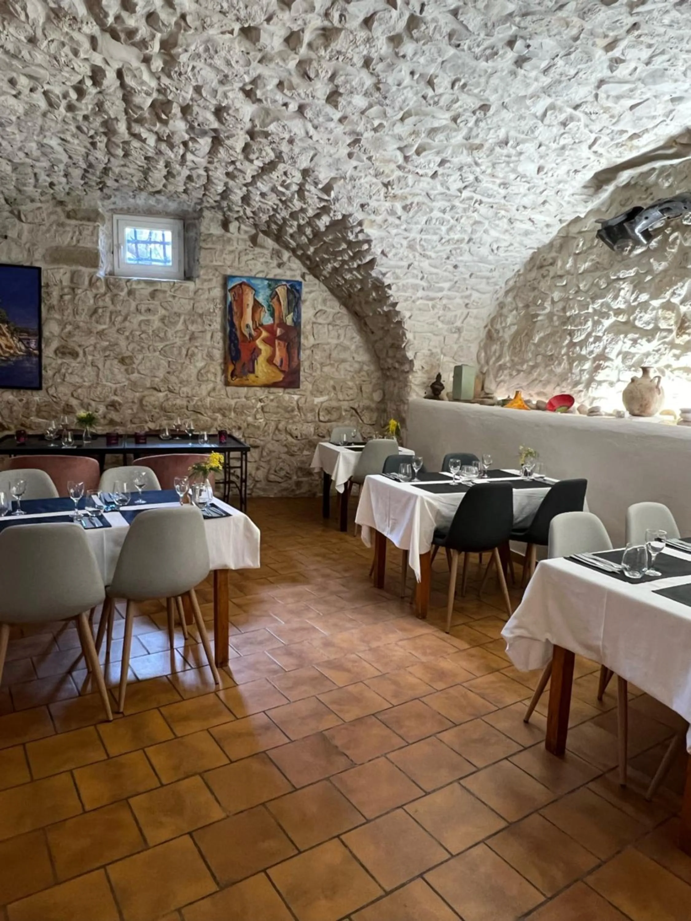 Restaurant/places to eat in Logis Hotel Restaurant L'Esquielle