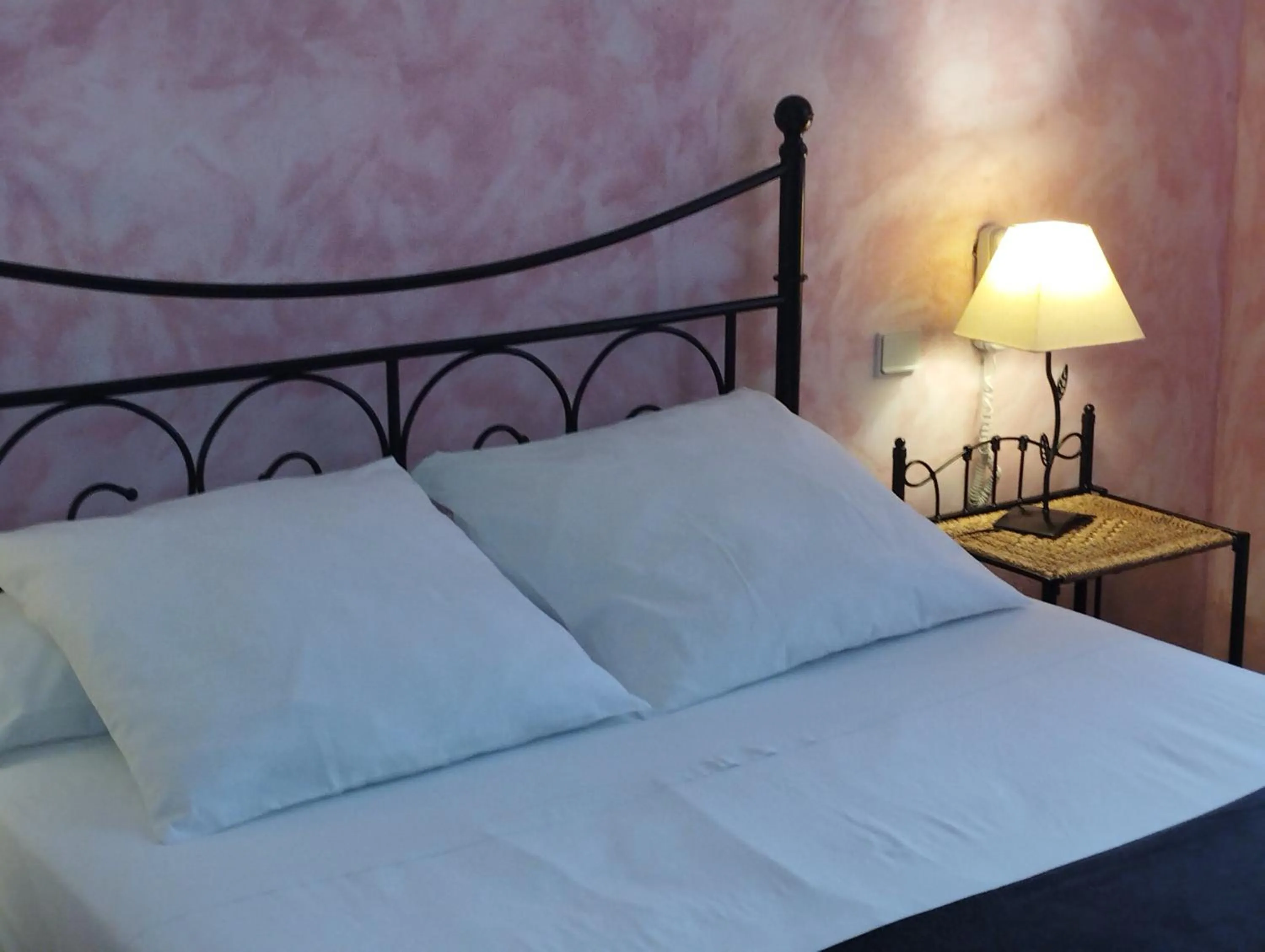 Bed in Logis Hotel Restaurant L'Esquielle