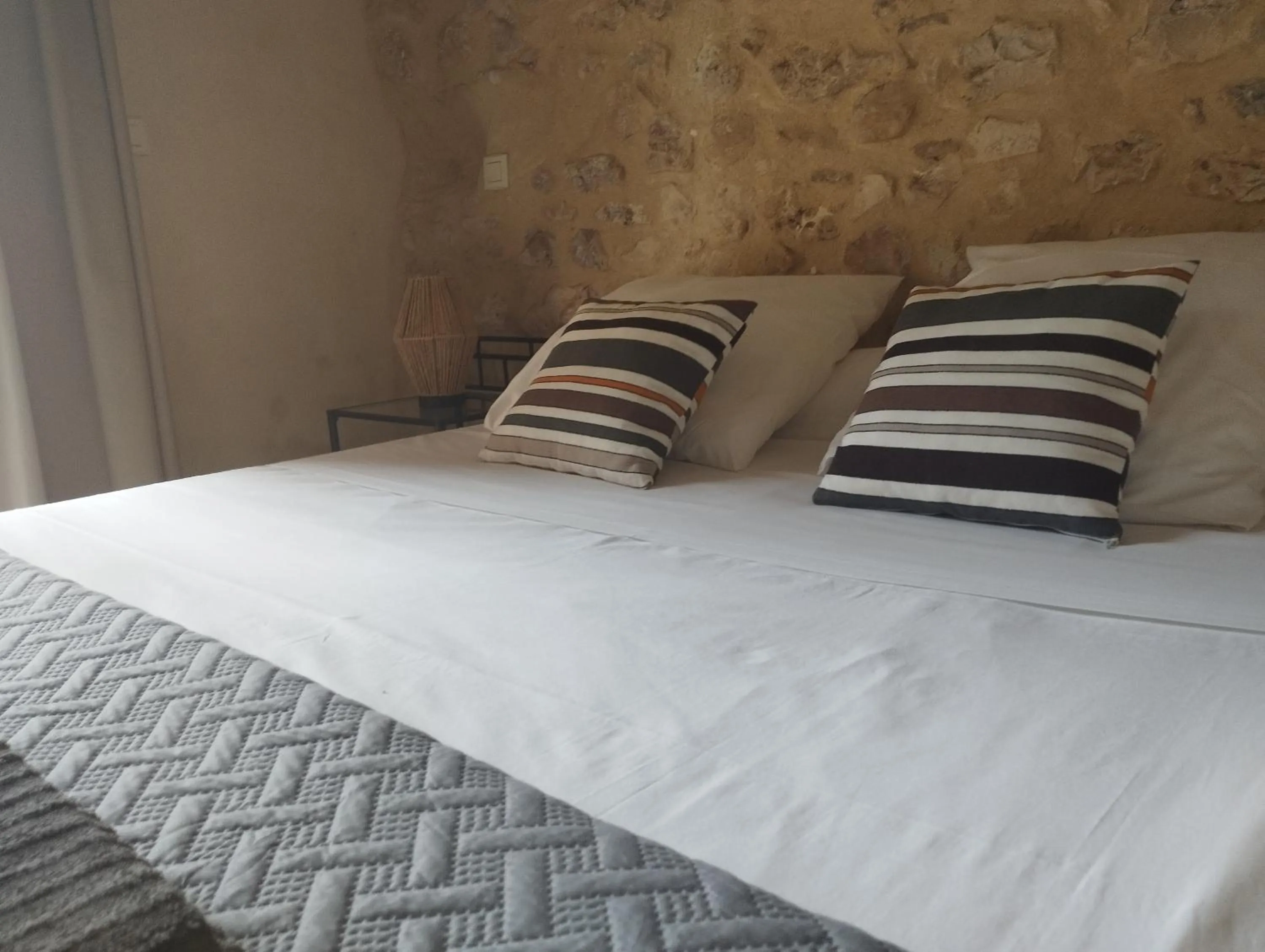 Bed in Logis Hotel Restaurant L'Esquielle