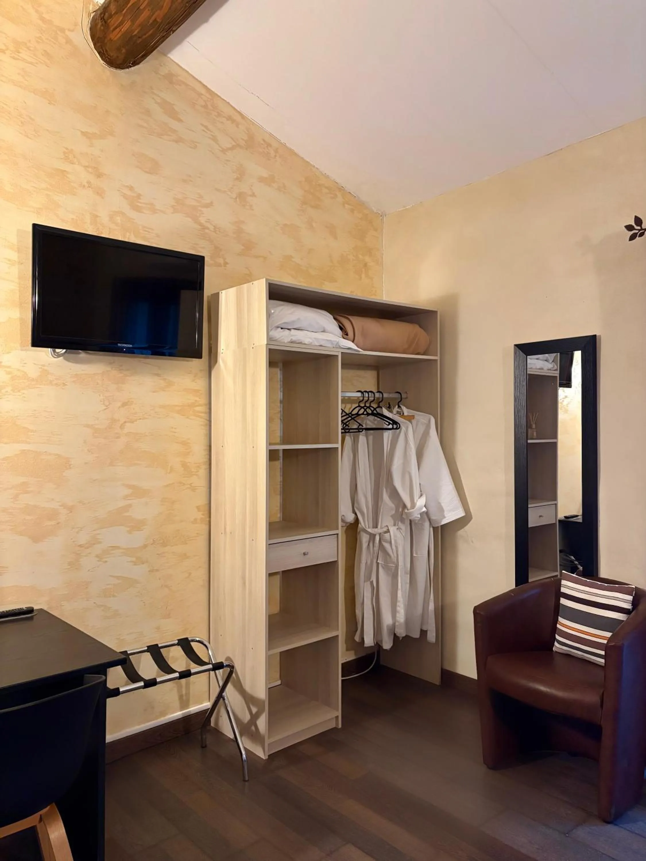 Logis Hotel Restaurant L'Esquielle