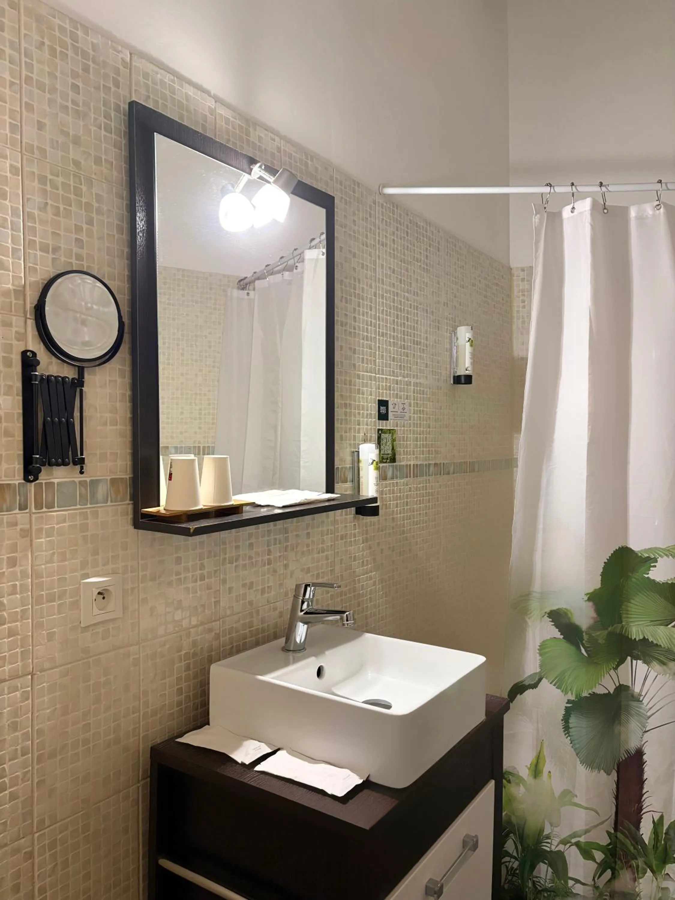 Logis Hotel Restaurant L'Esquielle