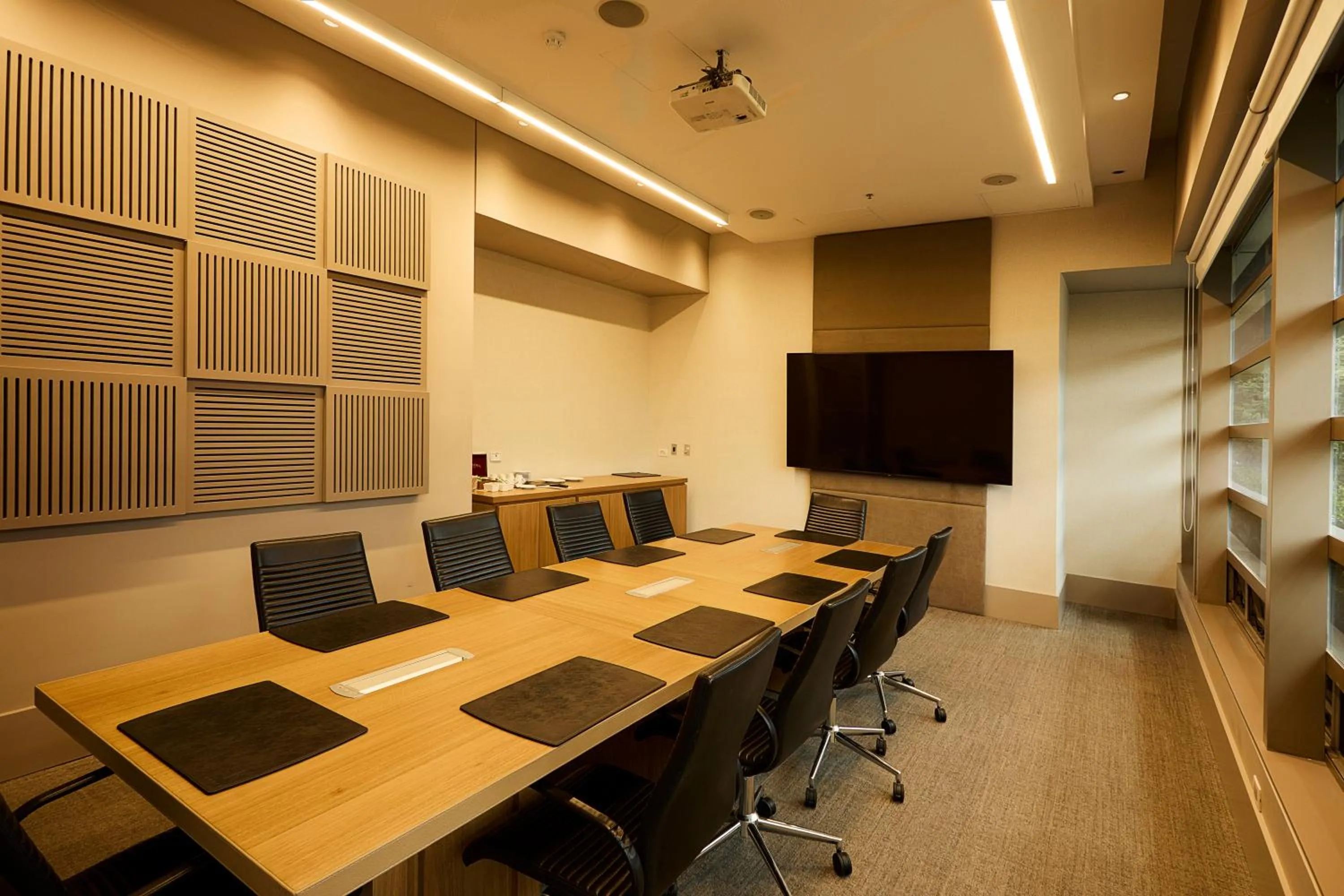 Communal lounge/ TV room in EK Hotel By Preferred Hotels Group