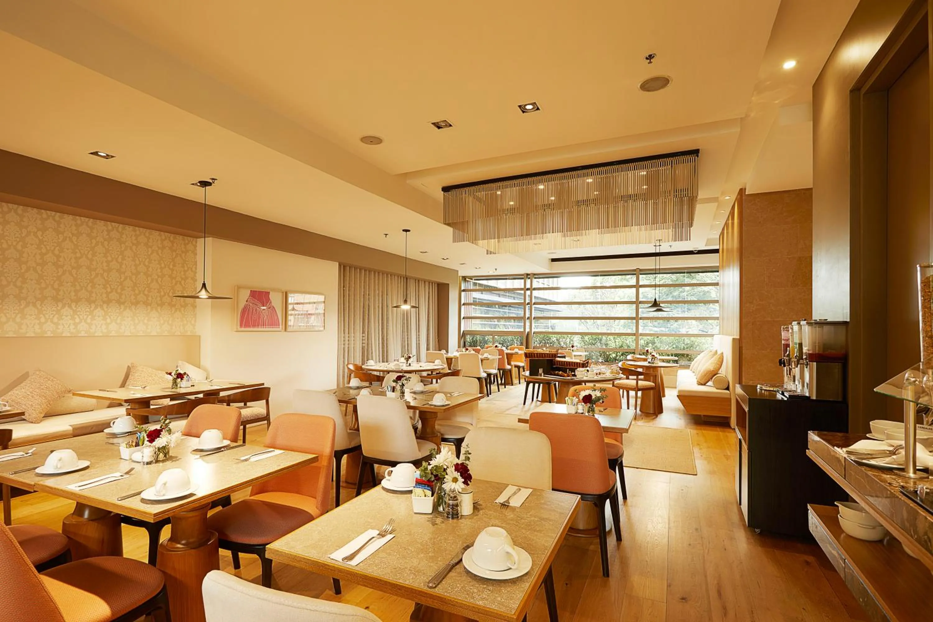 Restaurant/places to eat in EK Hotel By Preferred Hotels Group