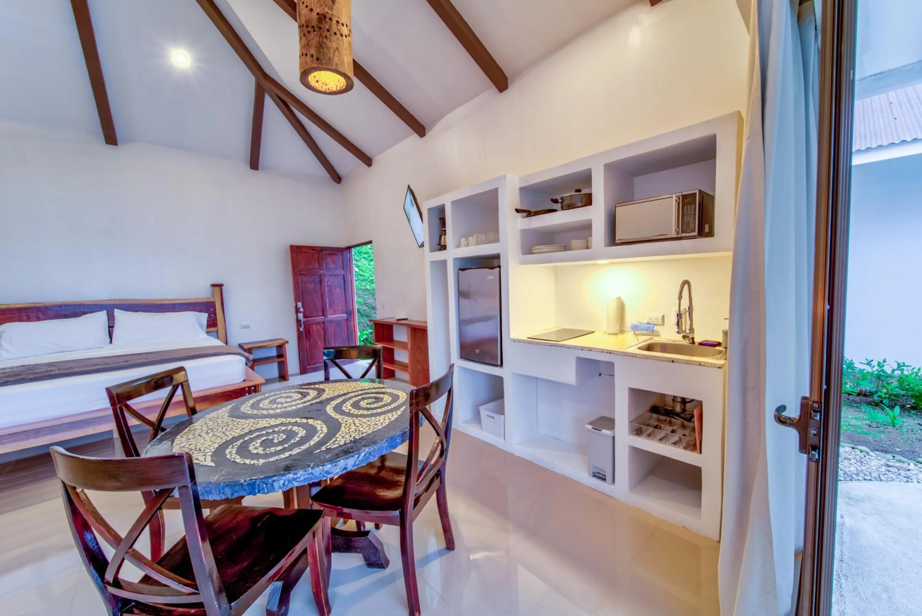 Dining area in Akua Suites Ocean View