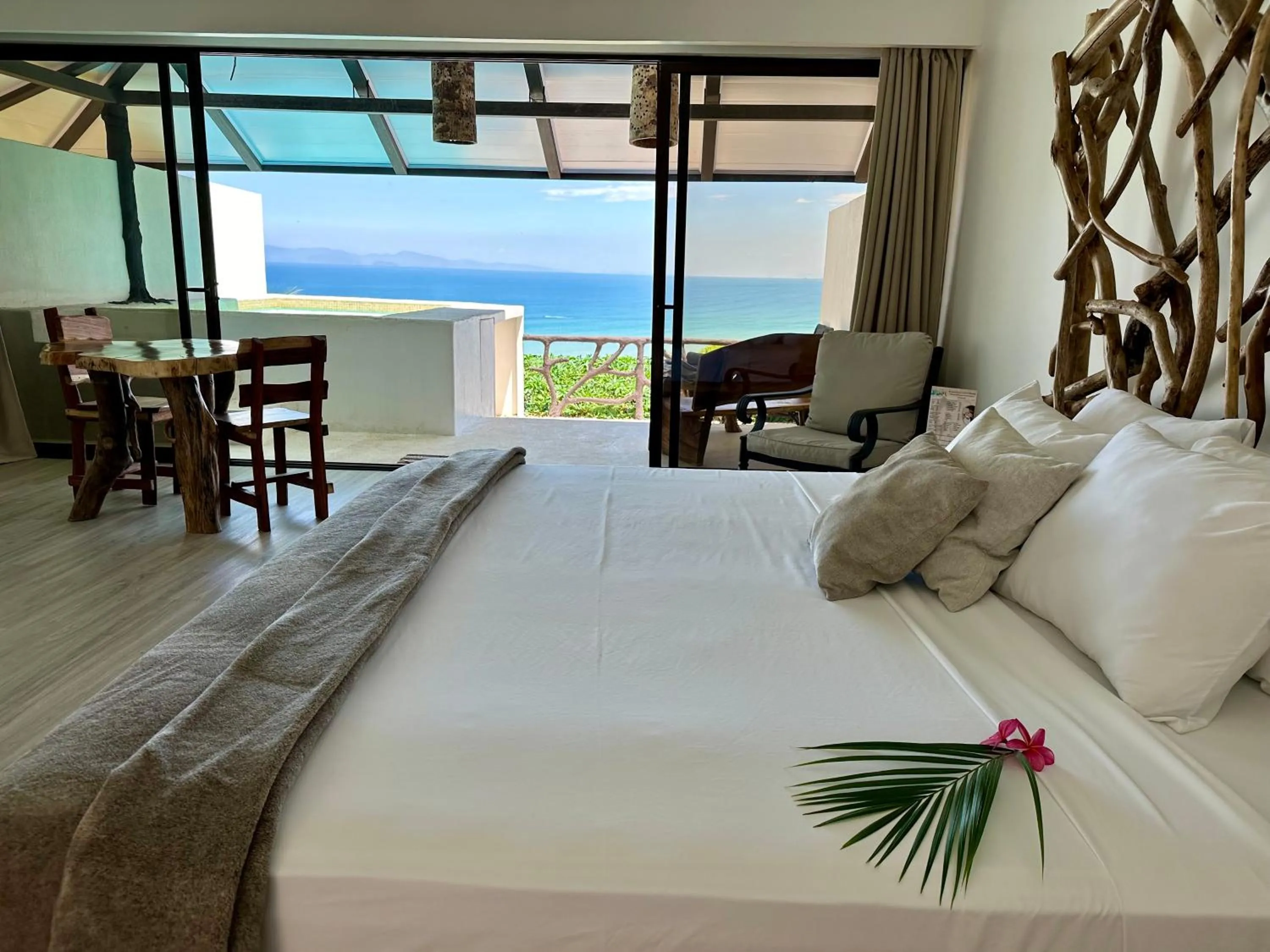 Bed in Akua Suites Ocean View