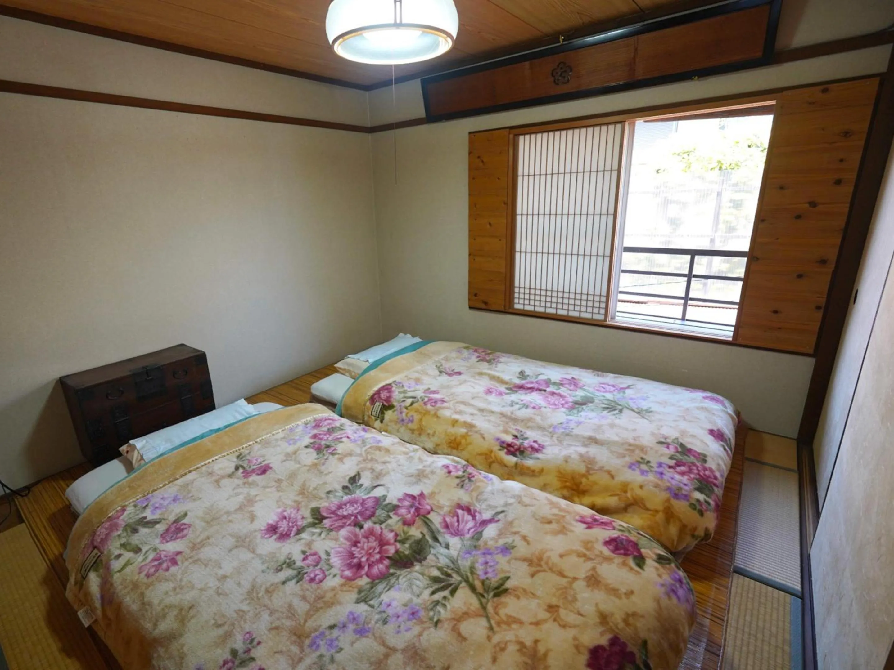 Photo of the whole room, Bed in Kaikoan