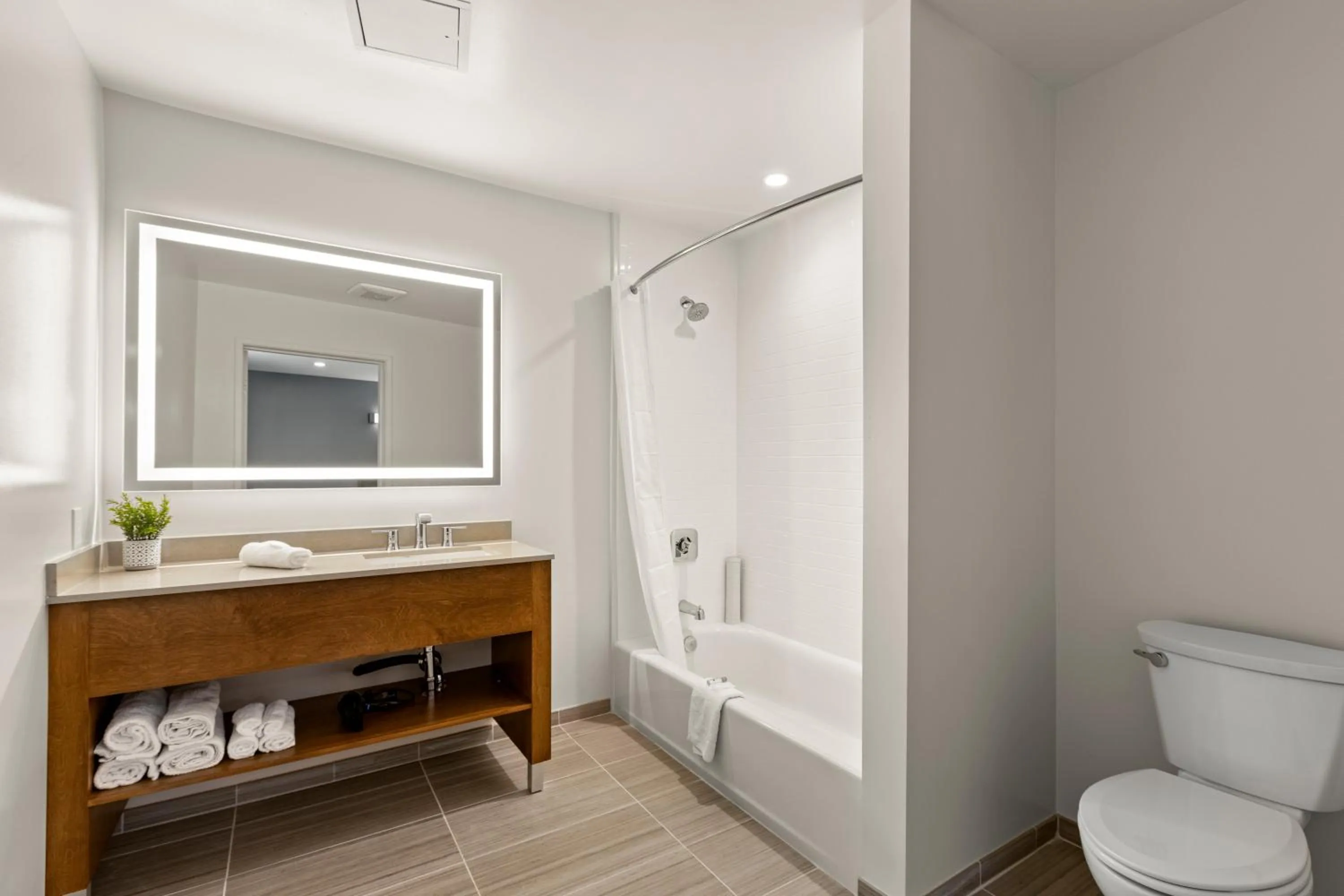 Bathroom in Good Nite Inn Calabasas