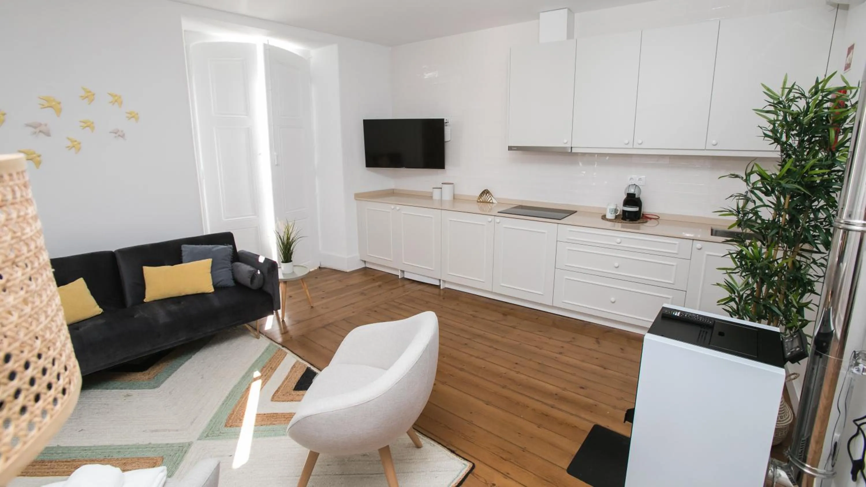 TV and multimedia in Casa Soure Suites and Apartments