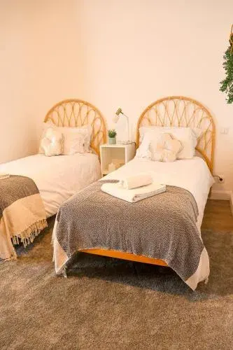 Twin Room with Bathroom in Casa Soure Suites and Apartments Twin Room with Bathroom in Casa Soure Suites and Apartments