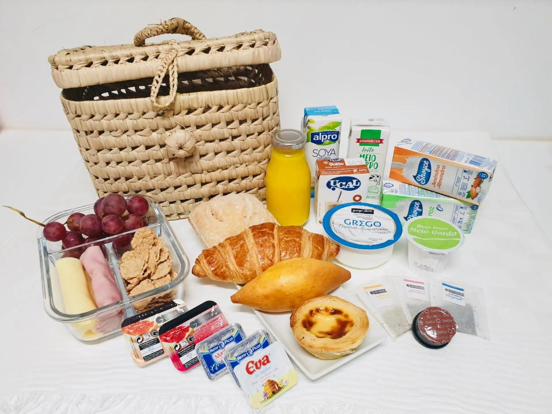 Food and drinks in Casa Soure Suites and Apartments