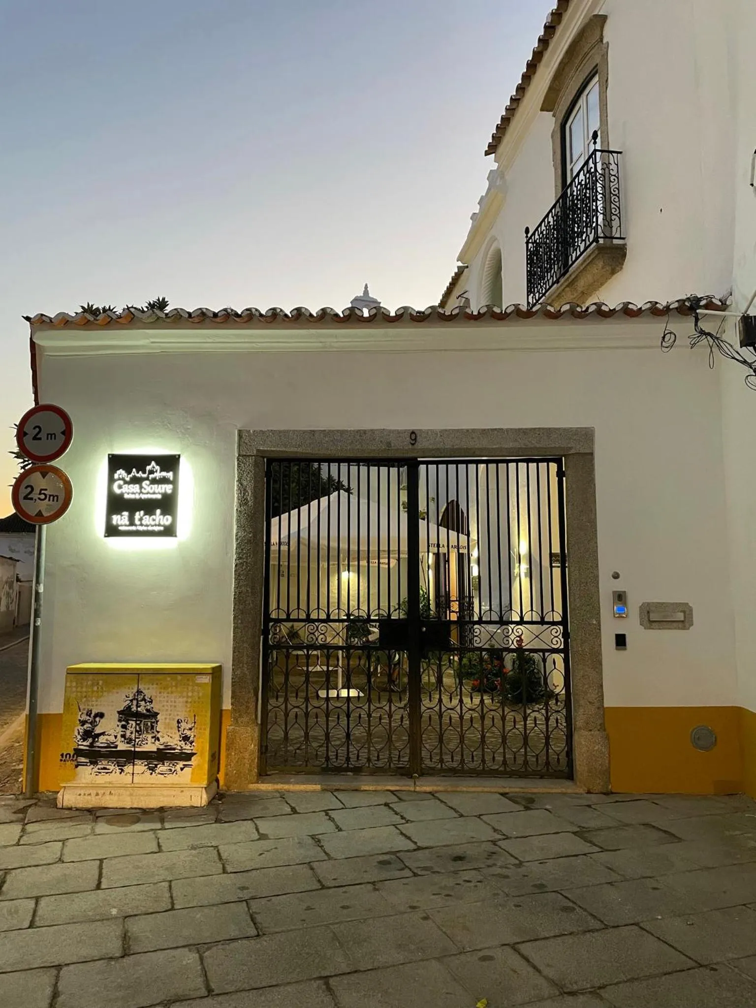 Facade/entrance in Casa Soure Suites and Apartments