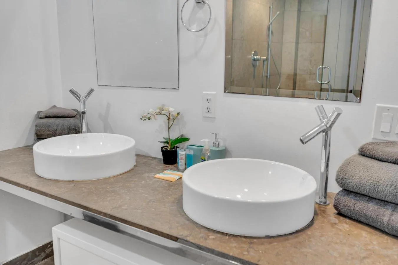 *W ICON BRICKELL- LUXURY 2BR HIGHRISE CORNER CONDO**